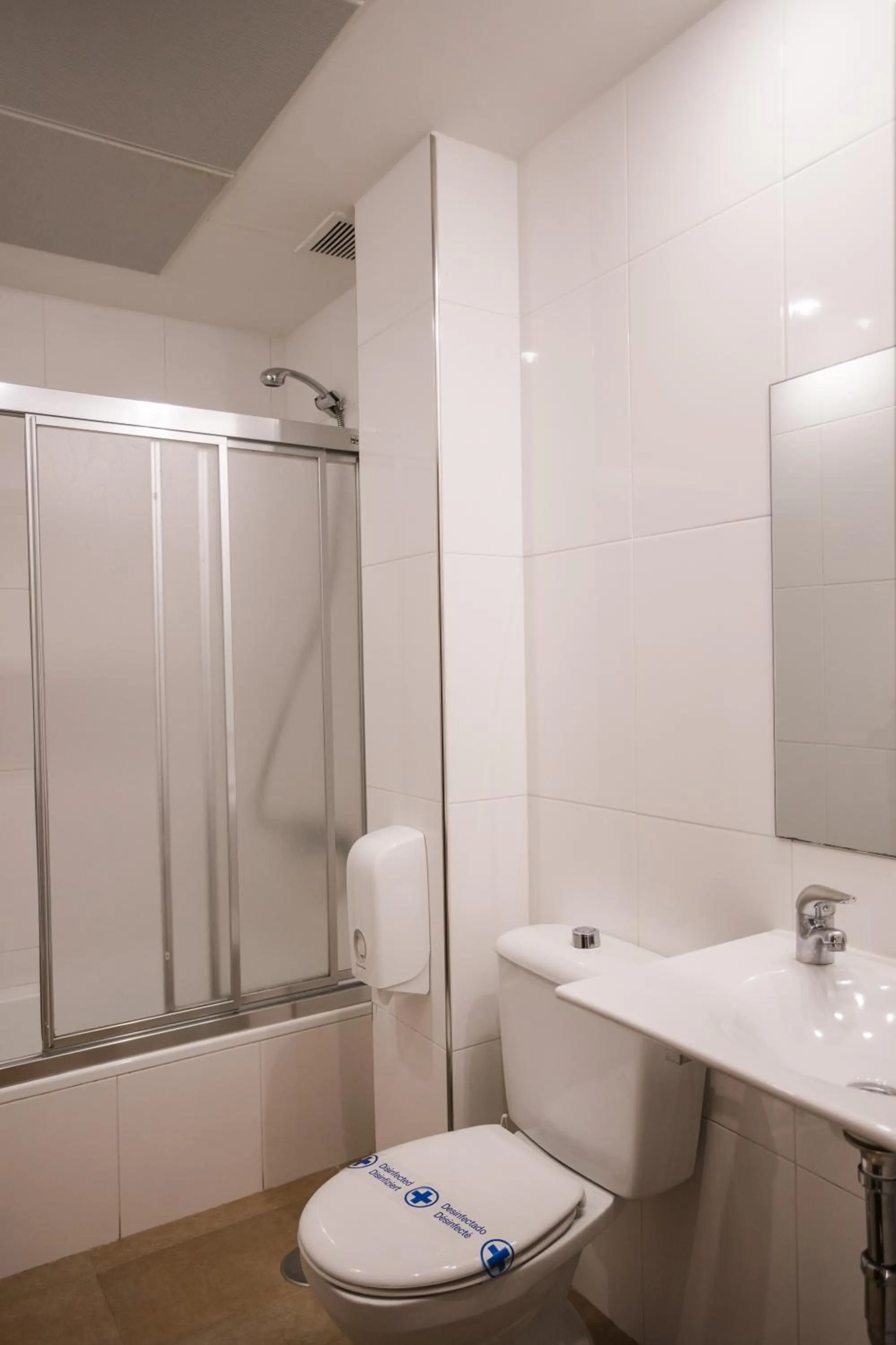 Bathroom in Hotel Restaurante Rúas