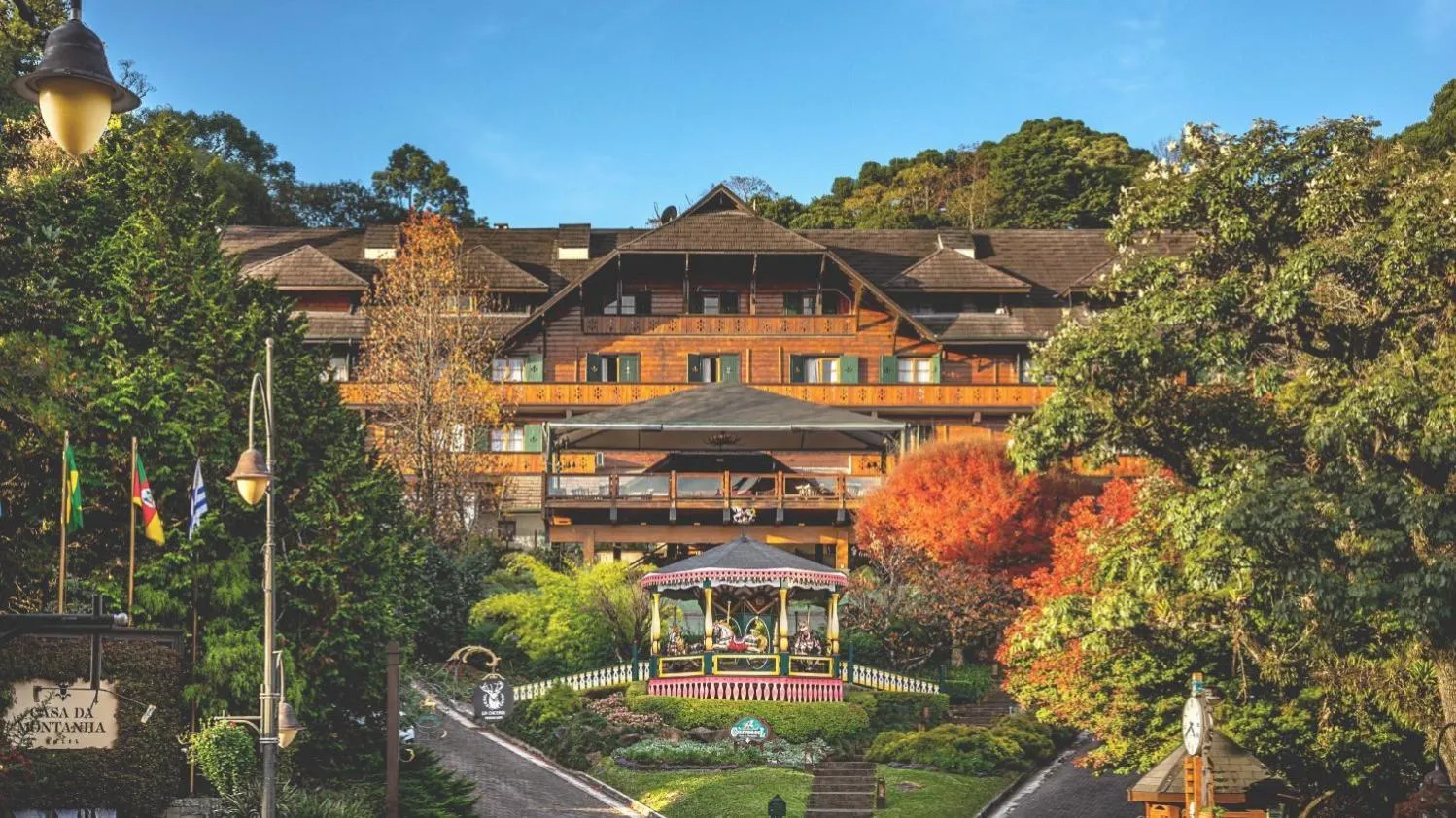 Property building in Hotel Casa da Montanha