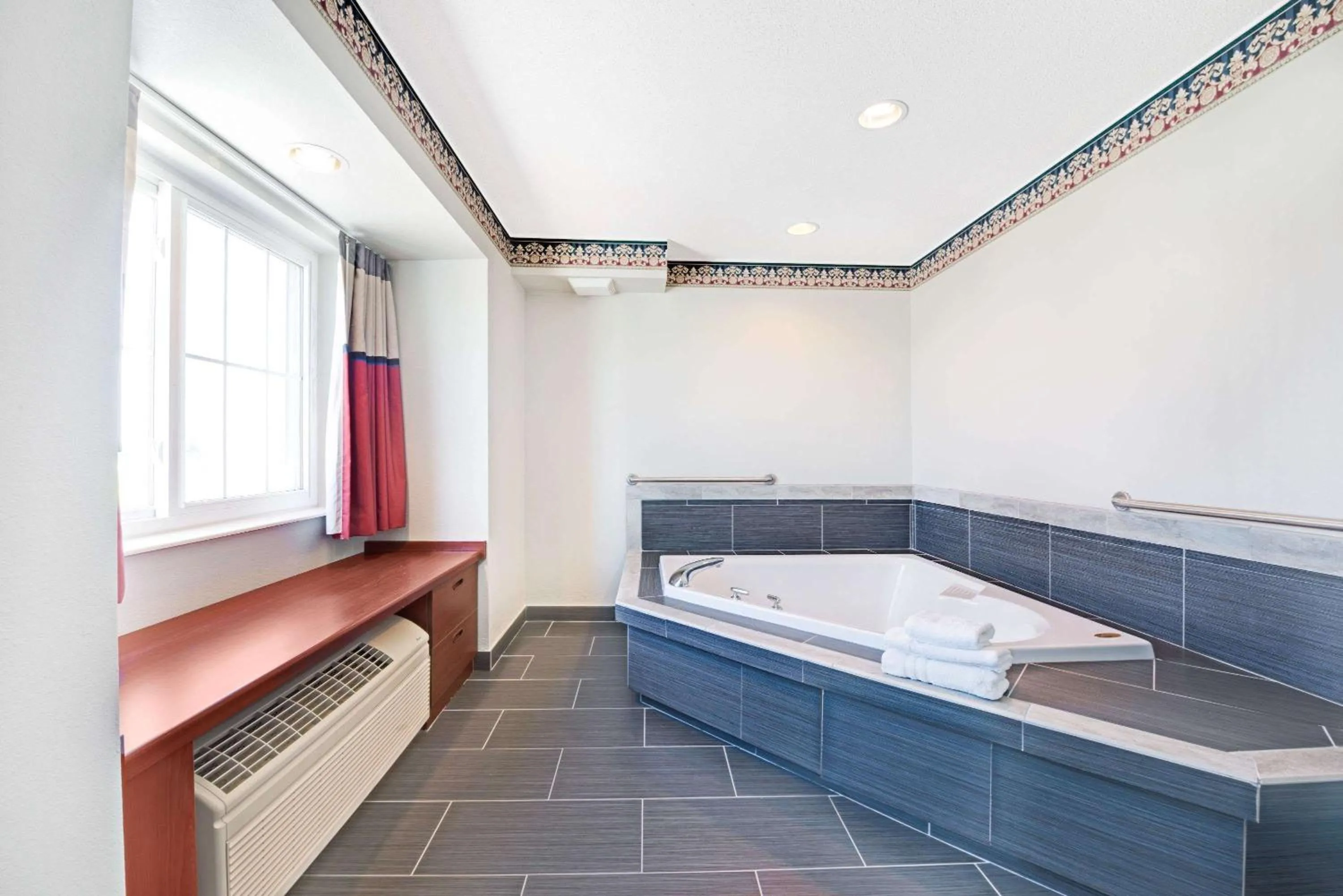 Photo of the whole room in Microtel Inn & Suites Urbandale