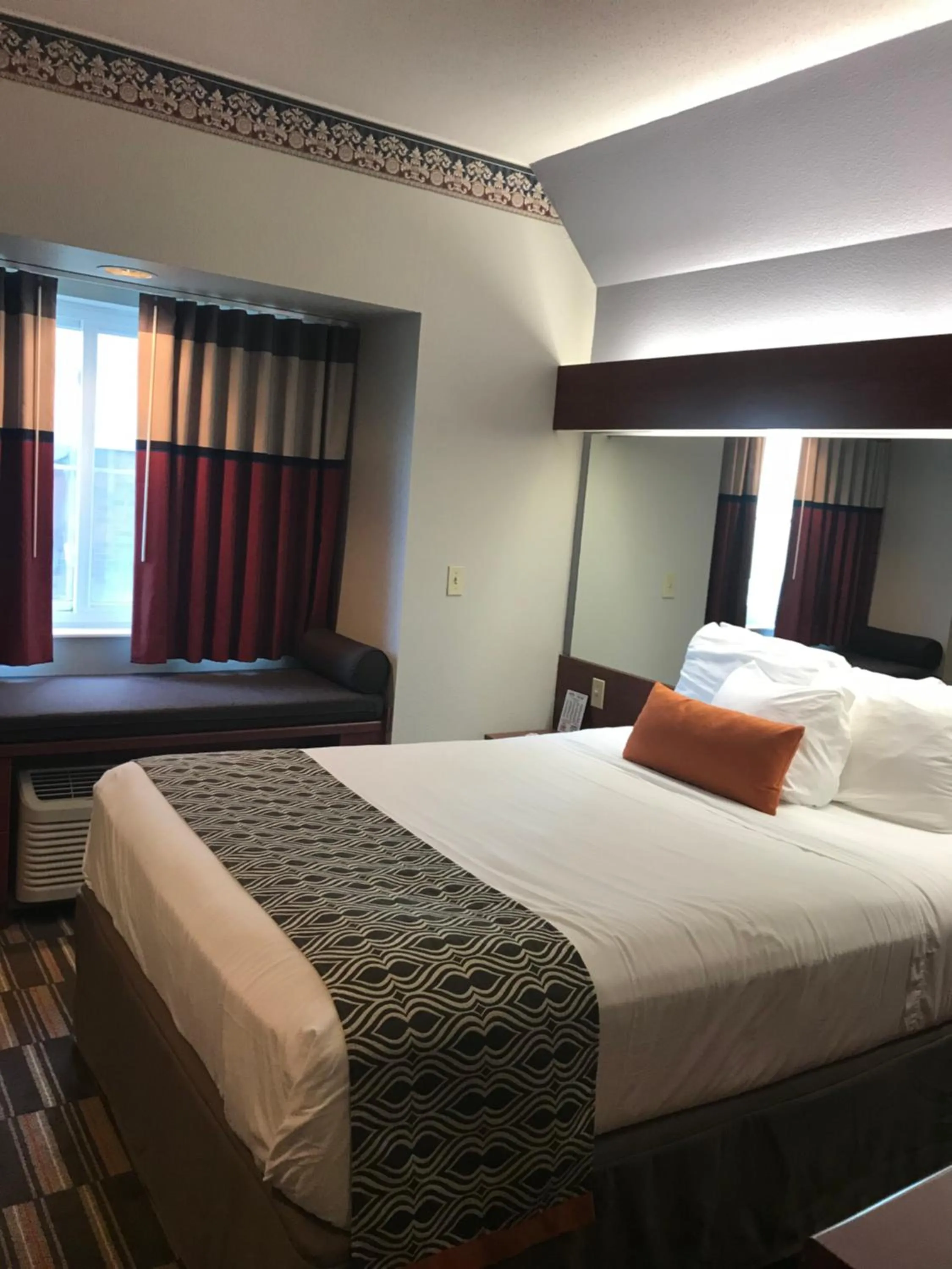 Bed in Microtel Inn & Suites Urbandale