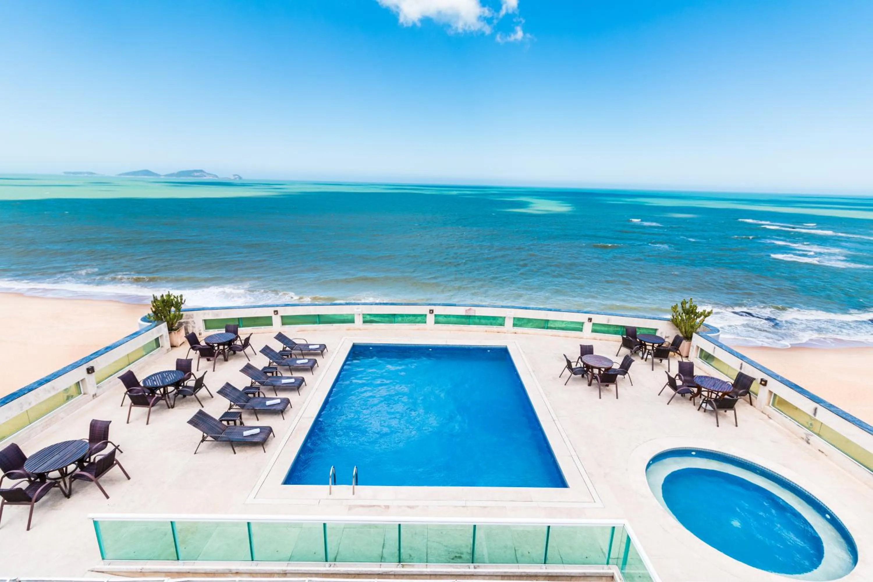Pool view in Royal Macaé Palace Hotel