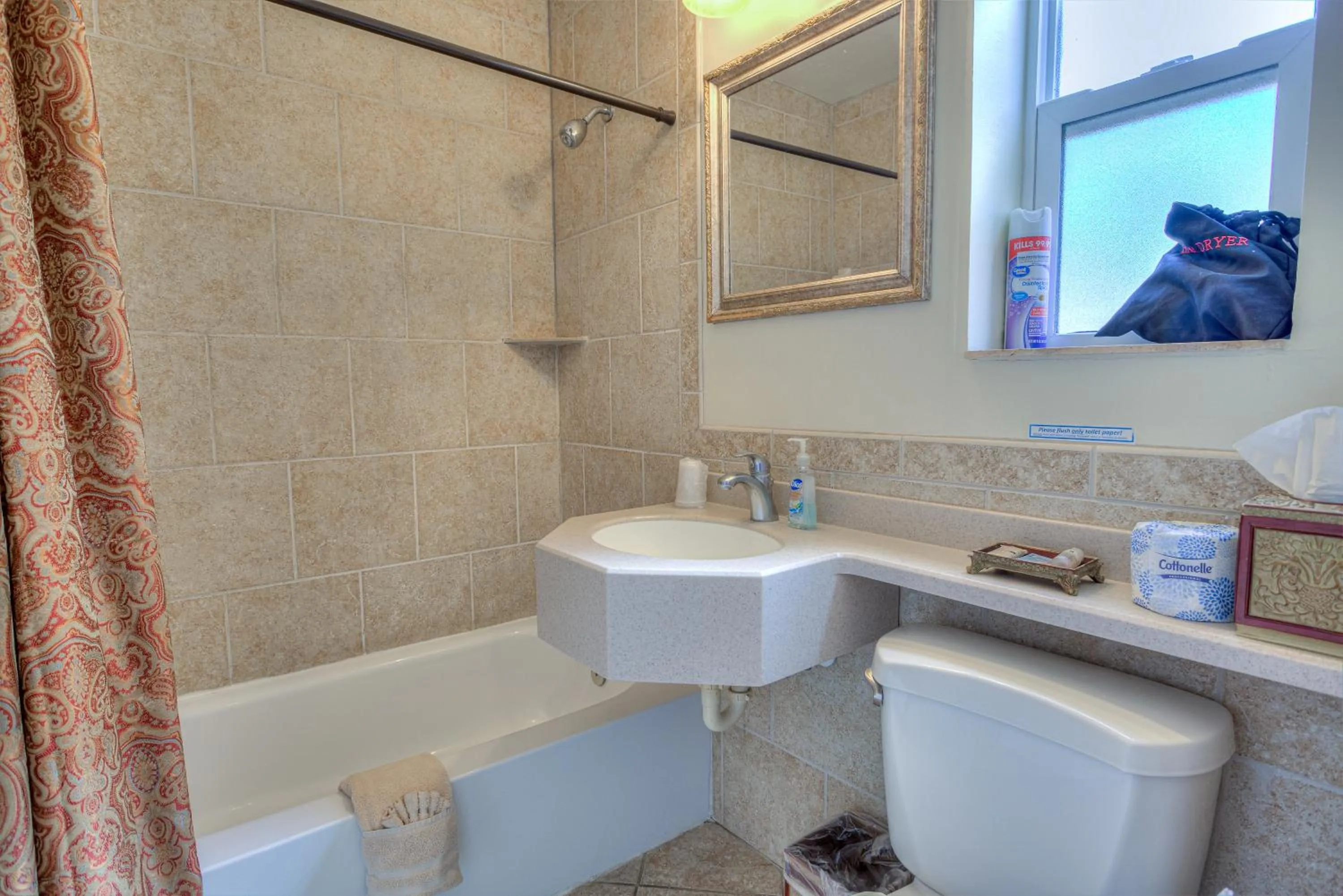 Shower in La Fiesta Ocean Inn & Suites