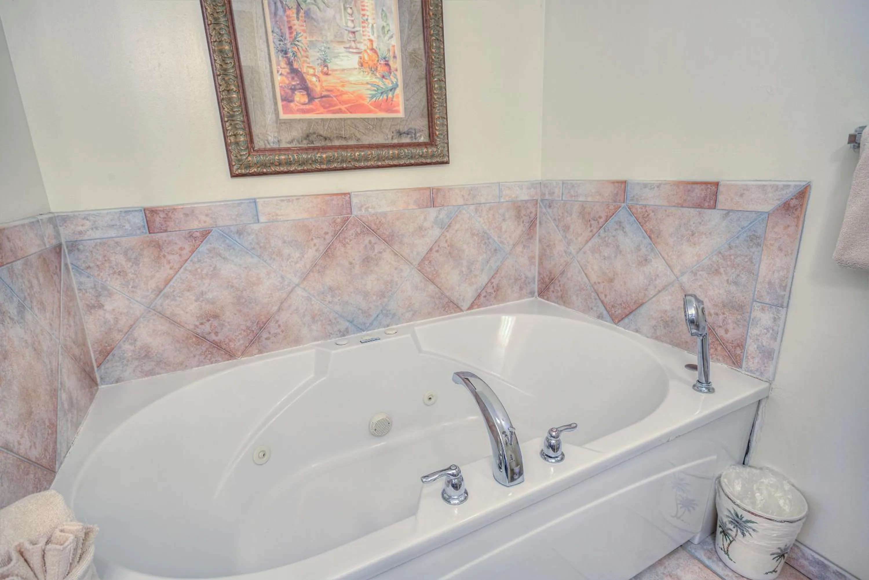 Bath in La Fiesta Ocean Inn & Suites