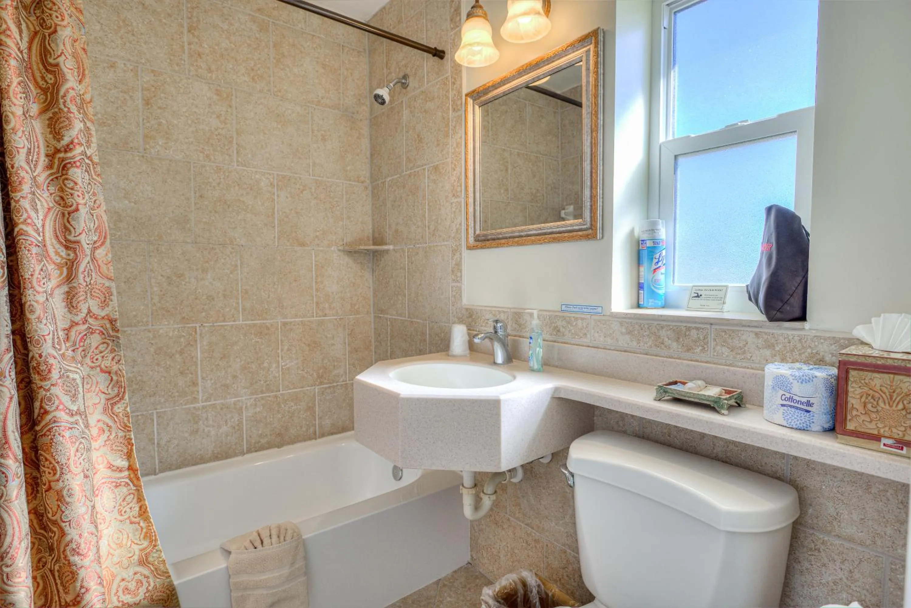 Shower in La Fiesta Ocean Inn & Suites