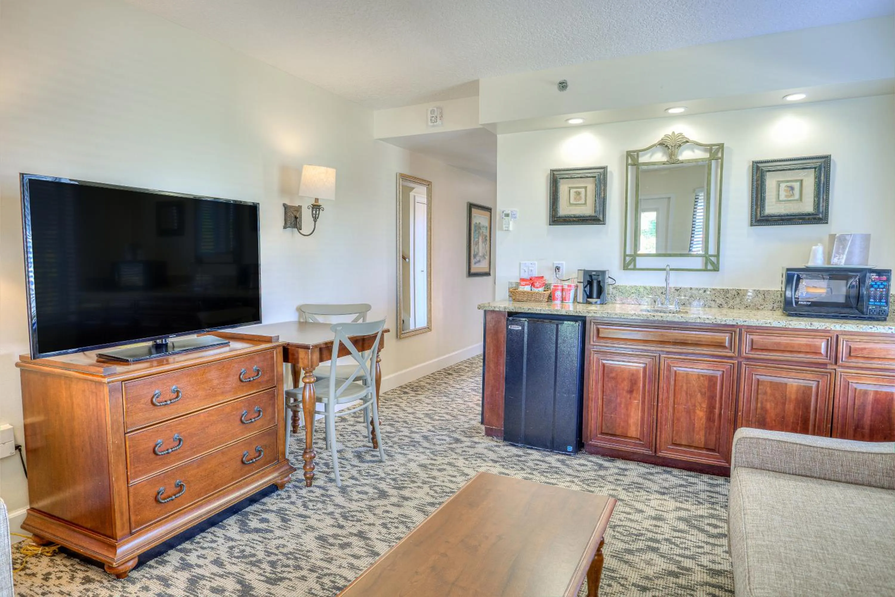 Living room in La Fiesta Ocean Inn & Suites