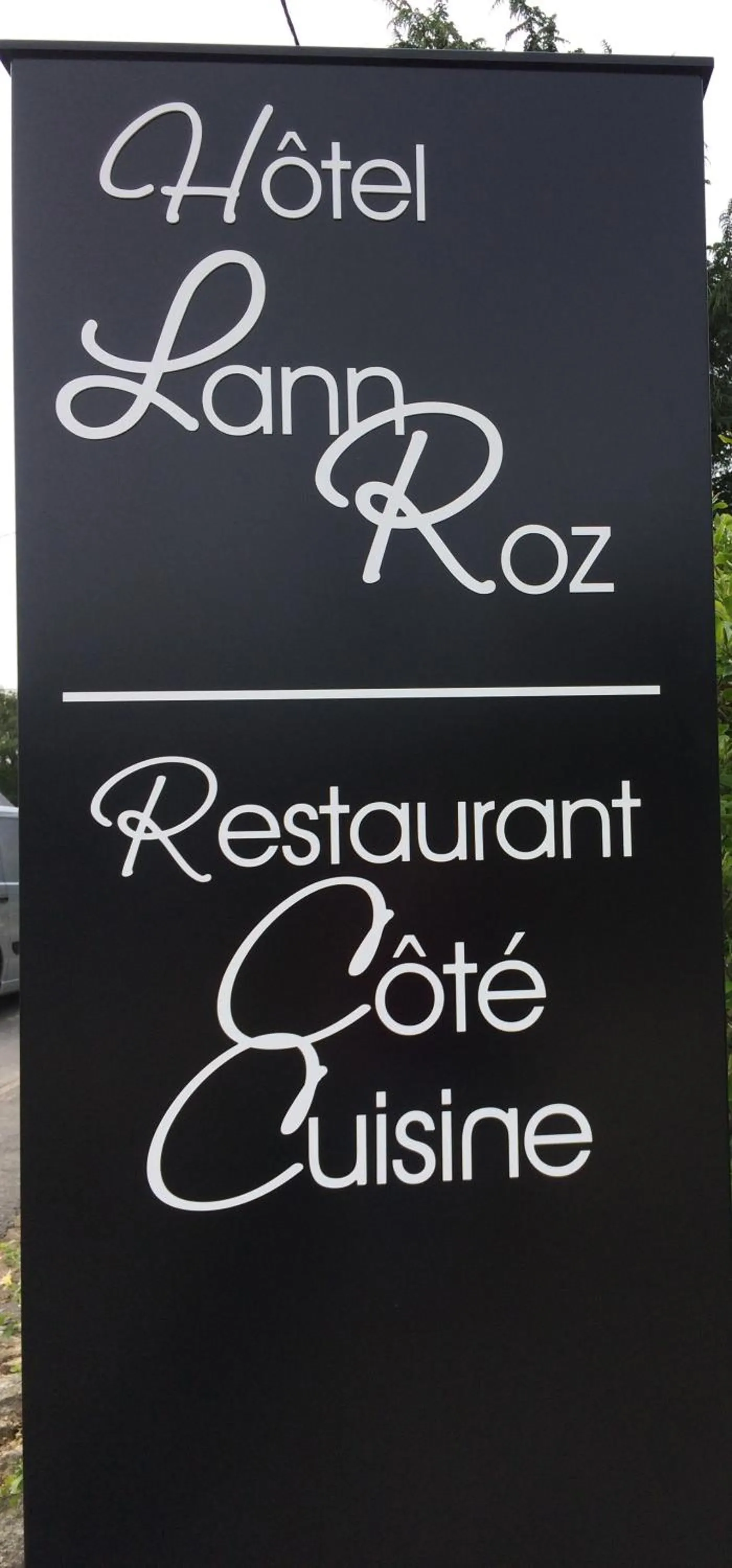 Property building in Hotel-Restaurant Lann Roz / Côte Cuisine