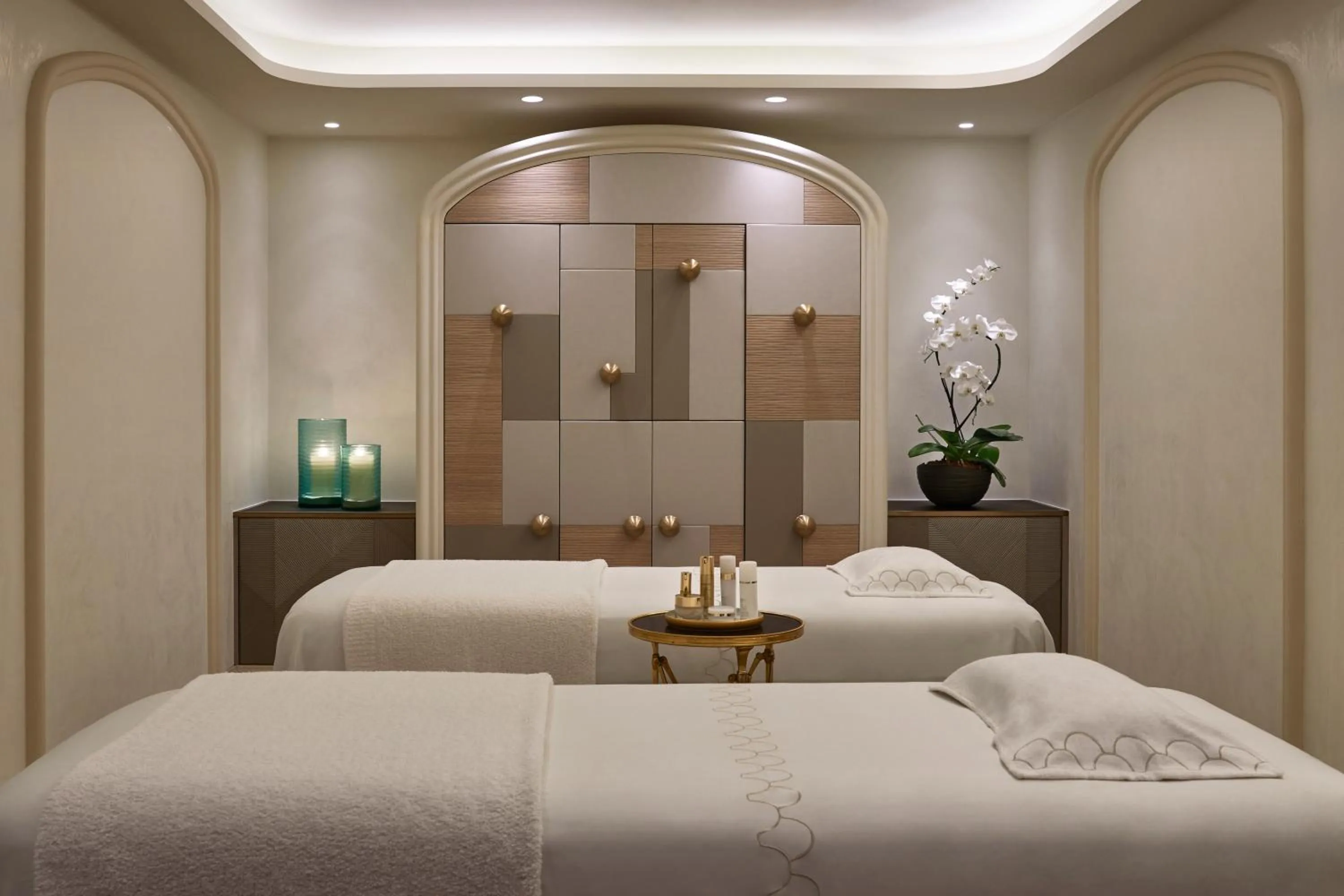 Massage, Bed in Hotel de Crillon