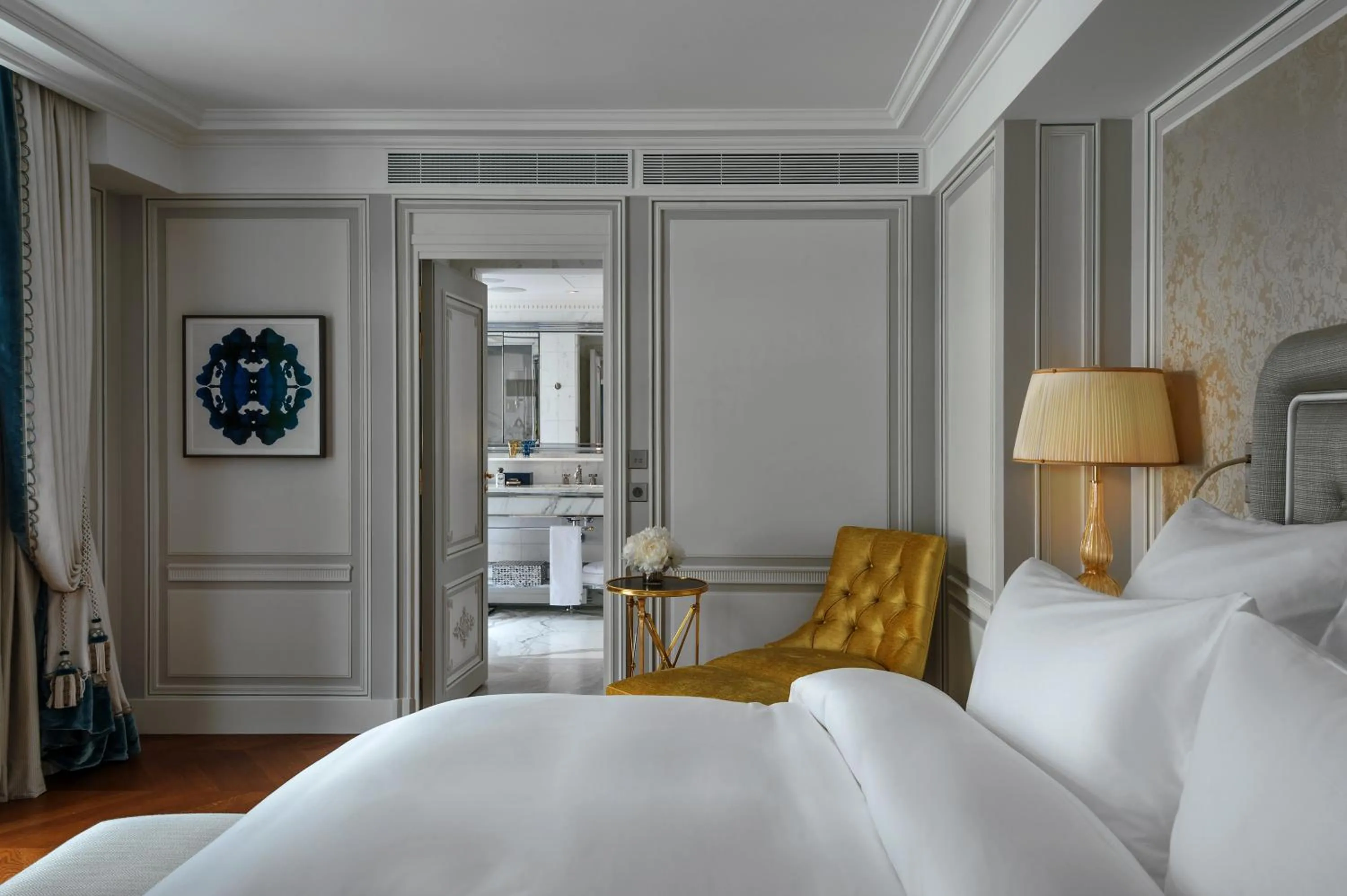Bed in Hotel de Crillon