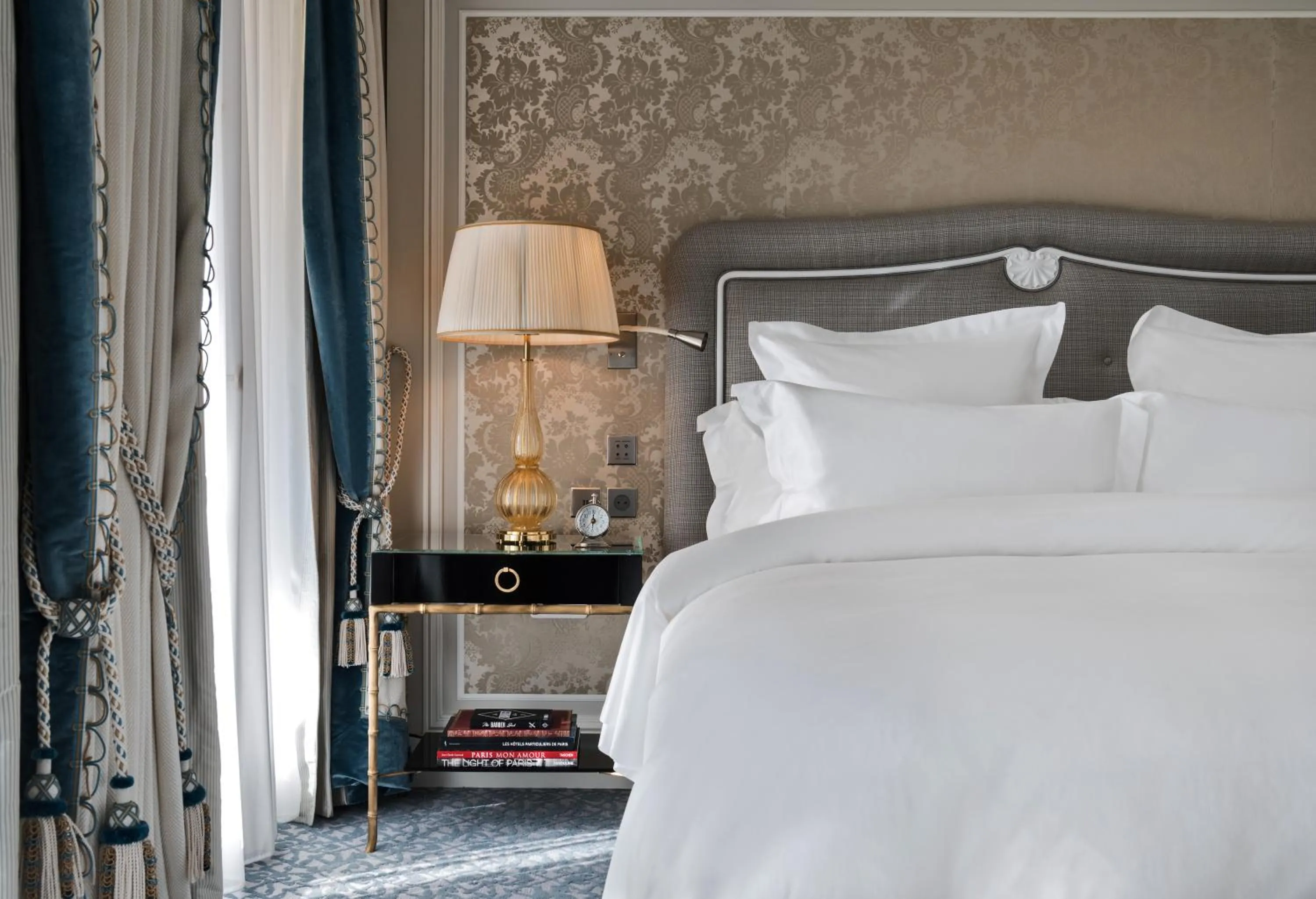 Bedroom, Bed in Hotel de Crillon