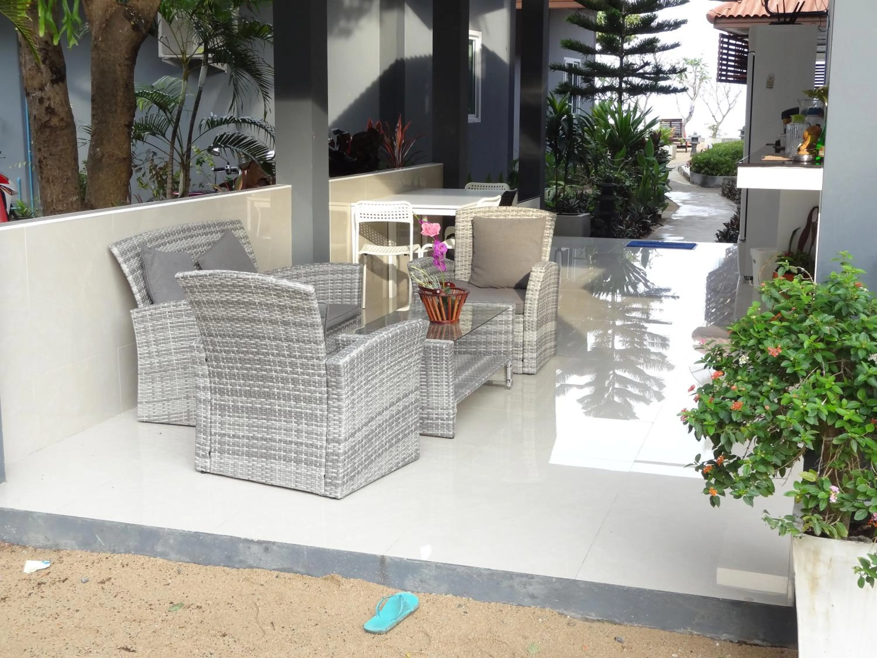 Property building in Maenam Villa Hotel