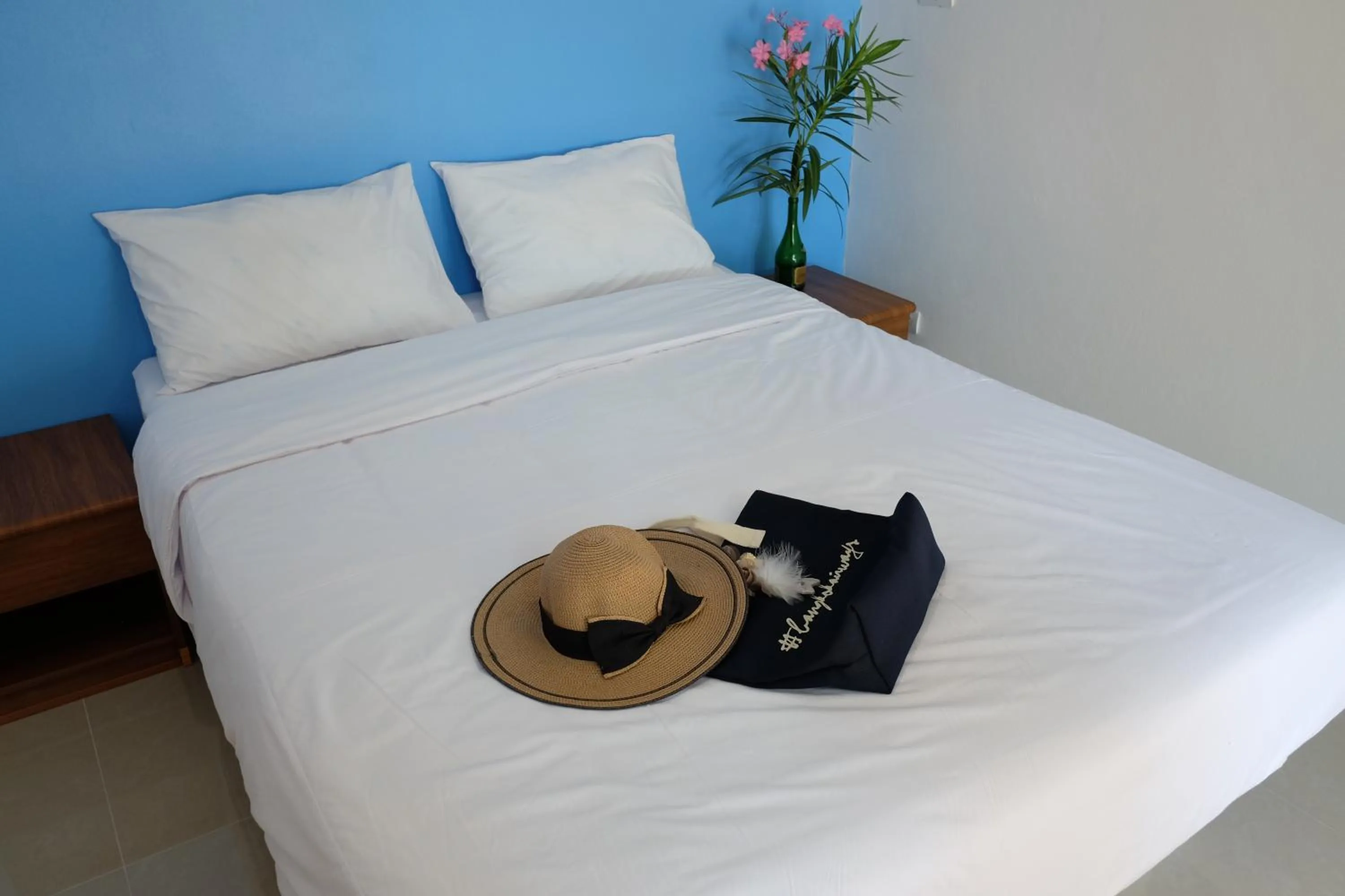 Bedroom, Bed in Maenam Villa Hotel