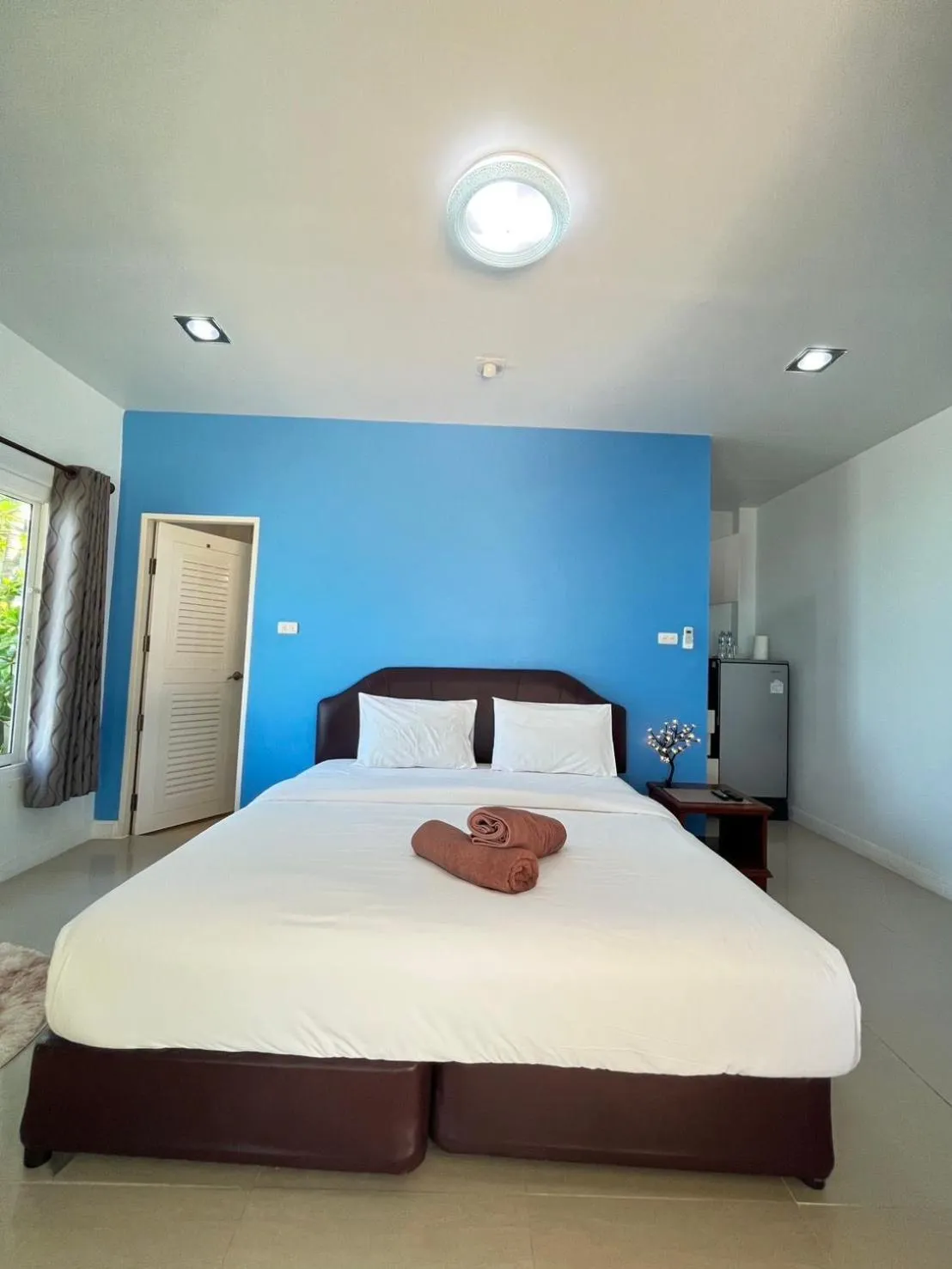 Sea view, Bed in Maenam Villa Hotel