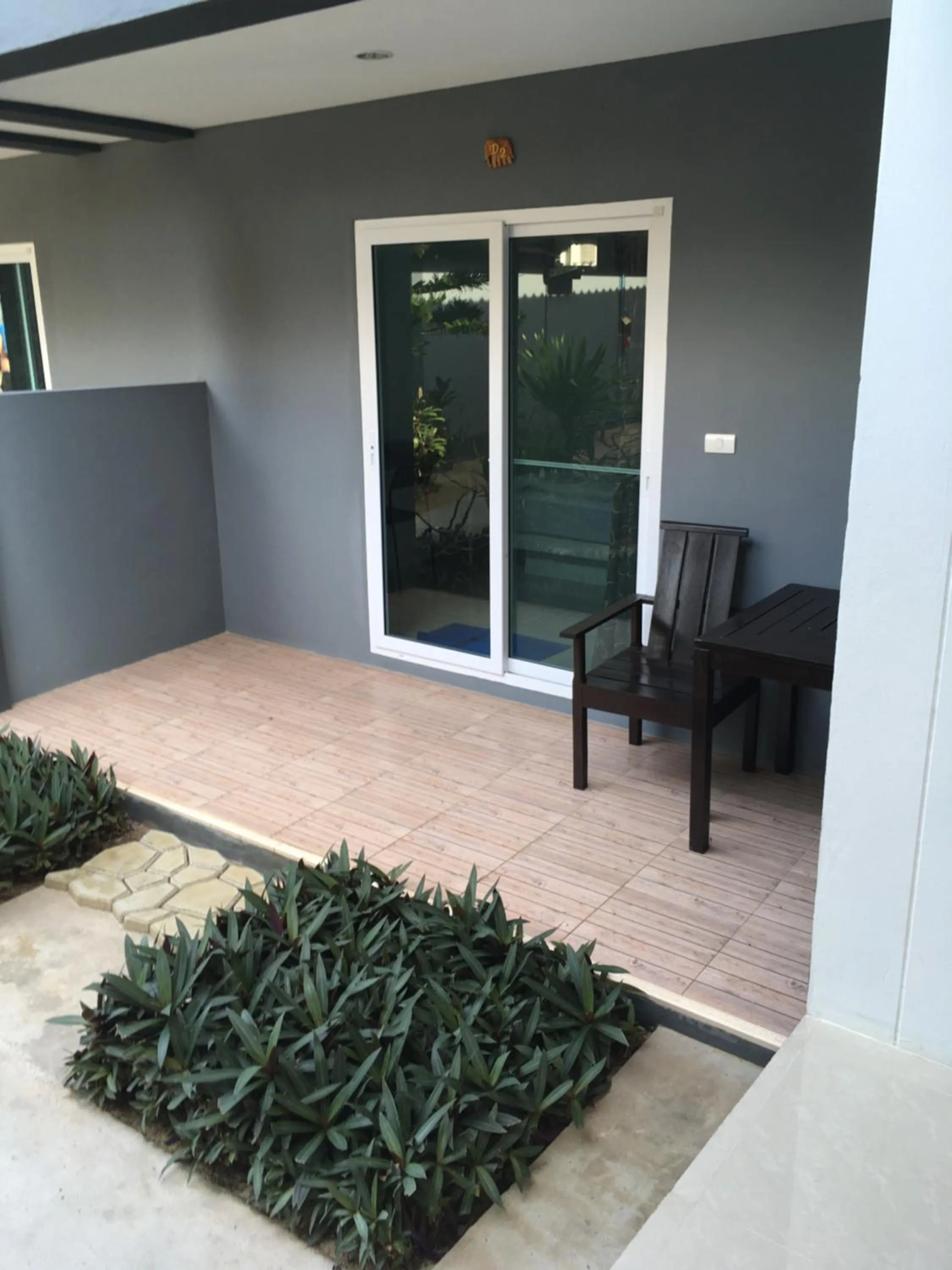 Patio in Maenam Villa Hotel