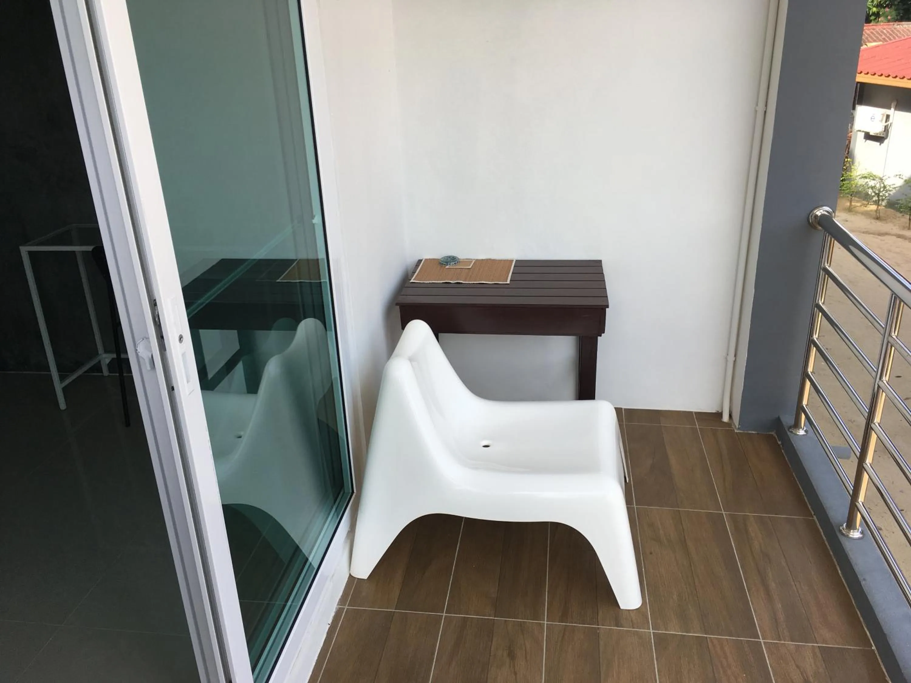 Balcony/Terrace in Maenam Villa Hotel