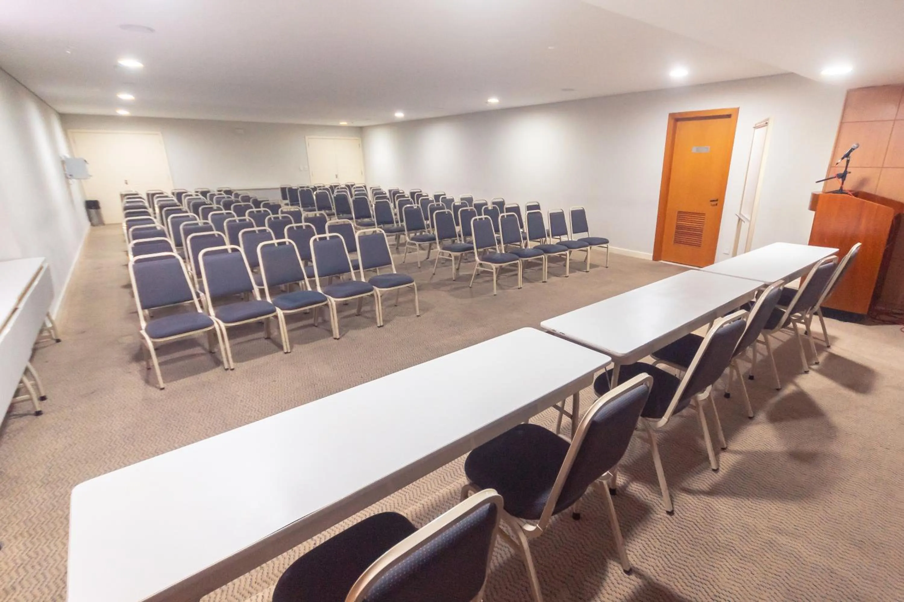 Meeting/conference room in Iguatemi Business & Flat by Avectur
