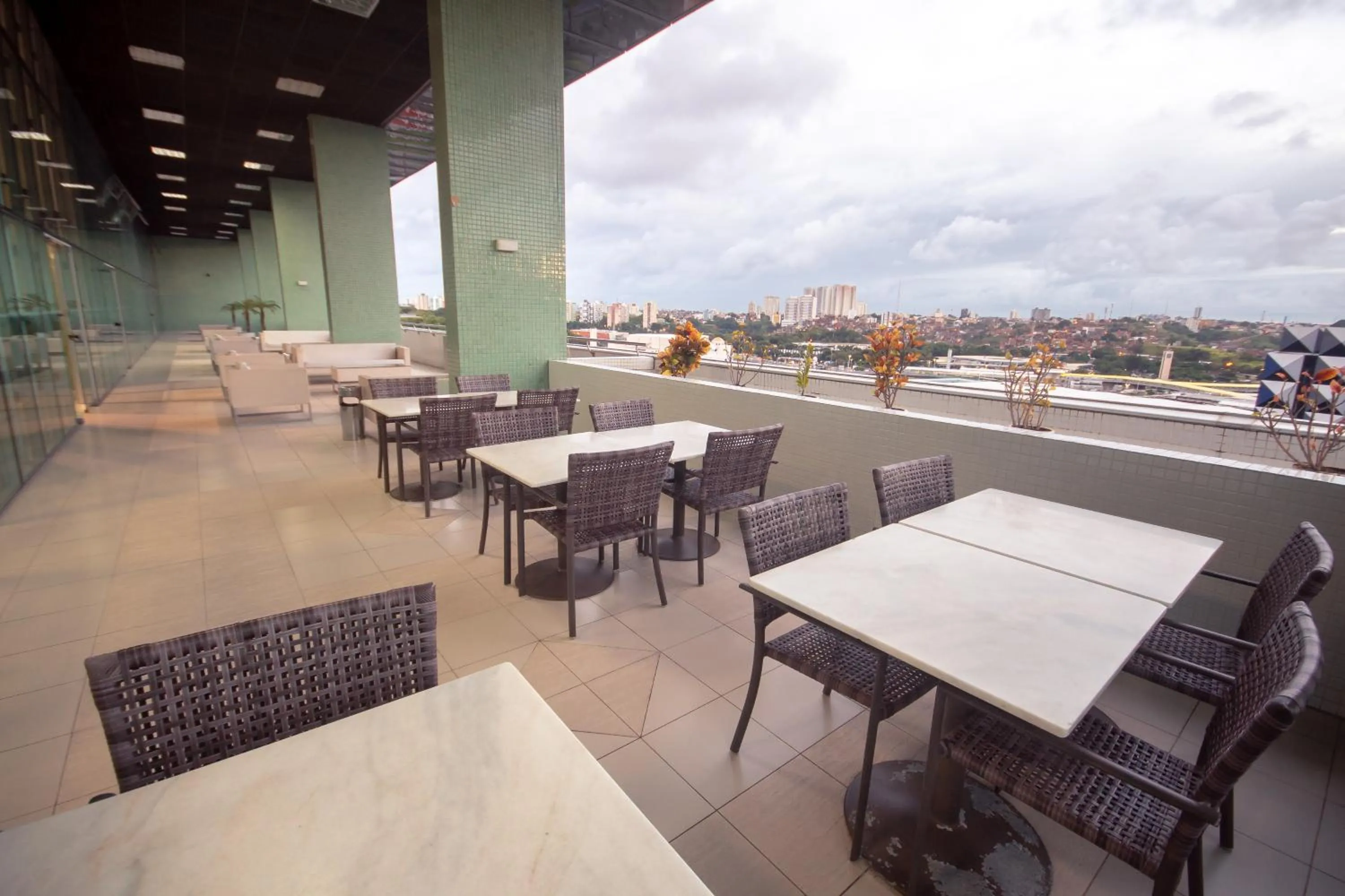 Restaurant/places to eat in Iguatemi Business & Flat by Avectur