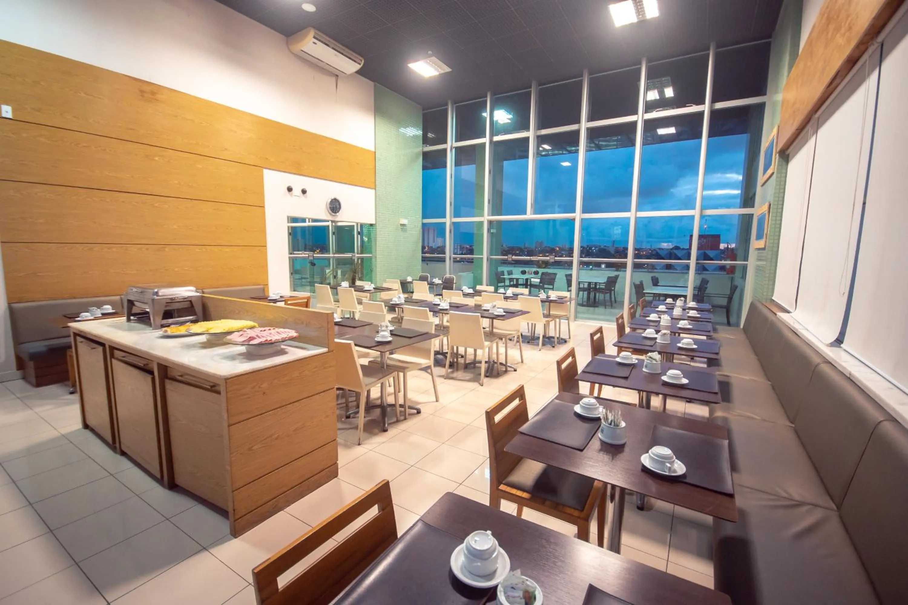 Restaurant/places to eat in Iguatemi Business & Flat by Avectur