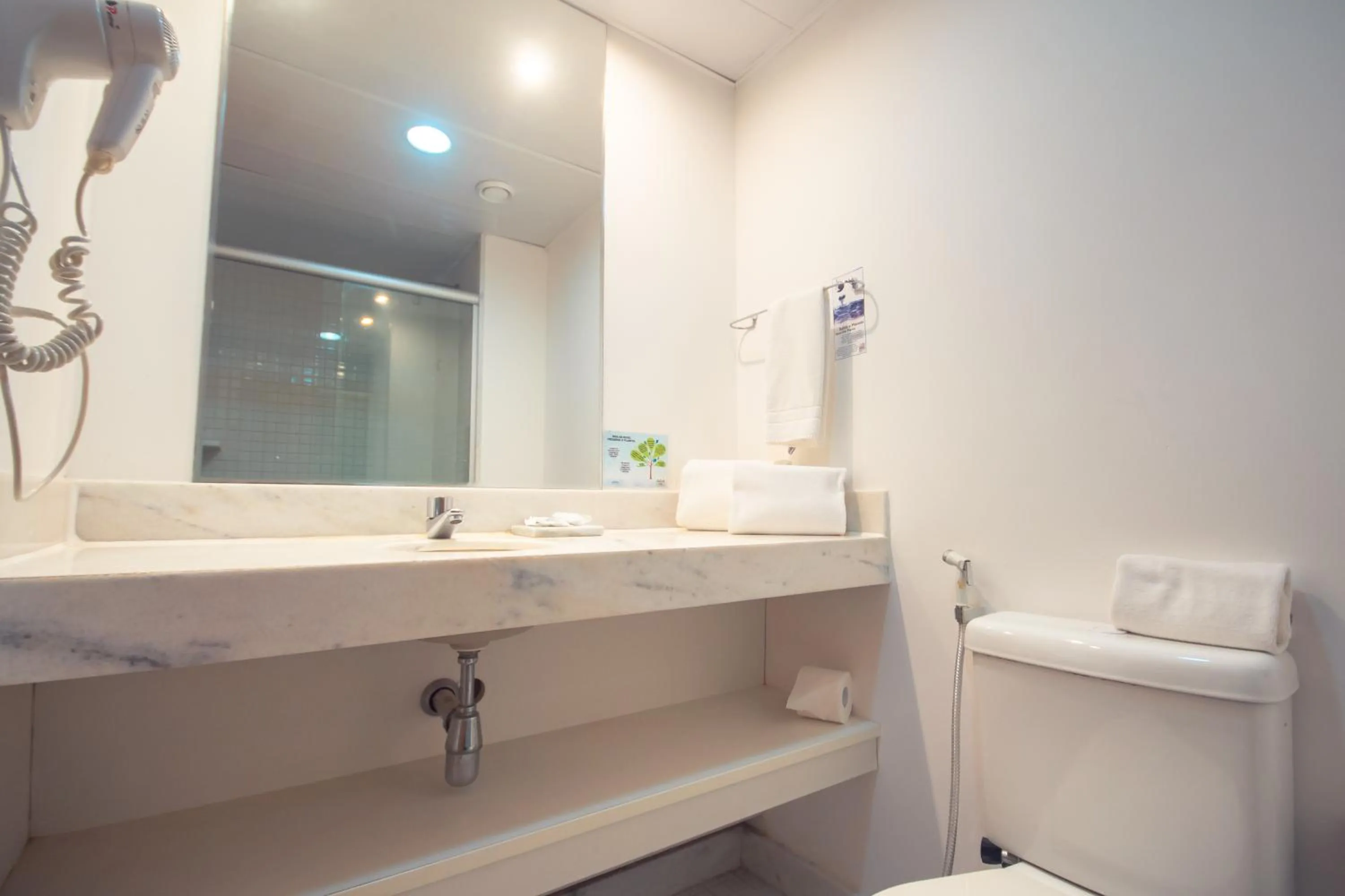 Toilet in Iguatemi Business & Flat by Avectur