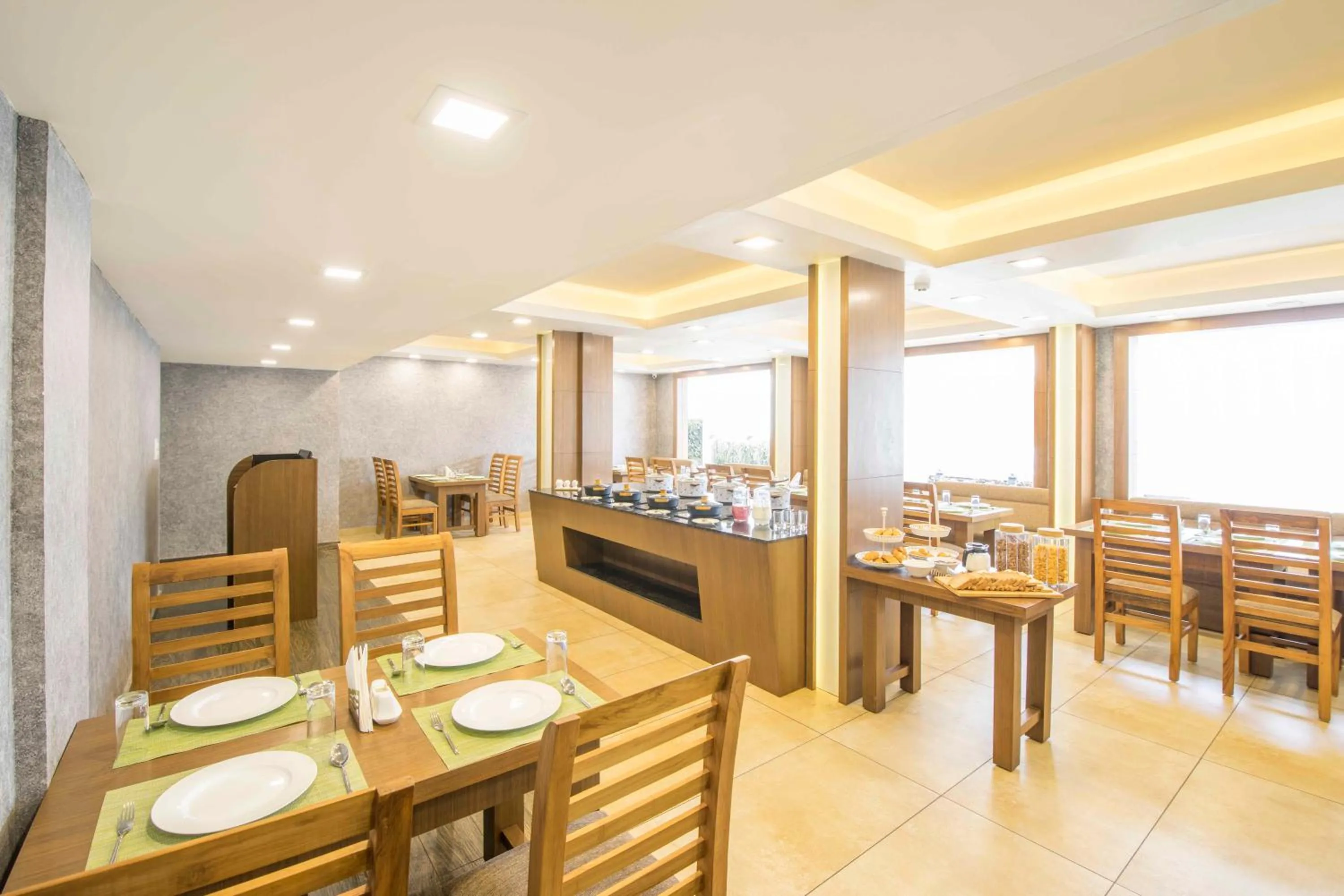 Restaurant/places to eat in Sidra Pristine Hotel and Portico Halls