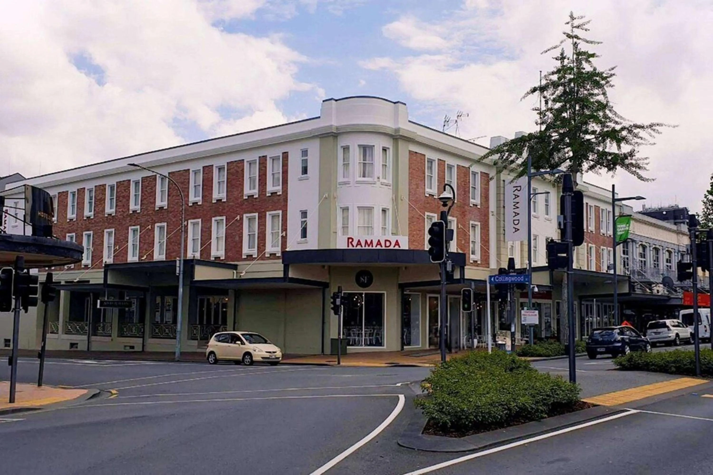 Property building in Ramada by Wyndham, Hamilton City Center