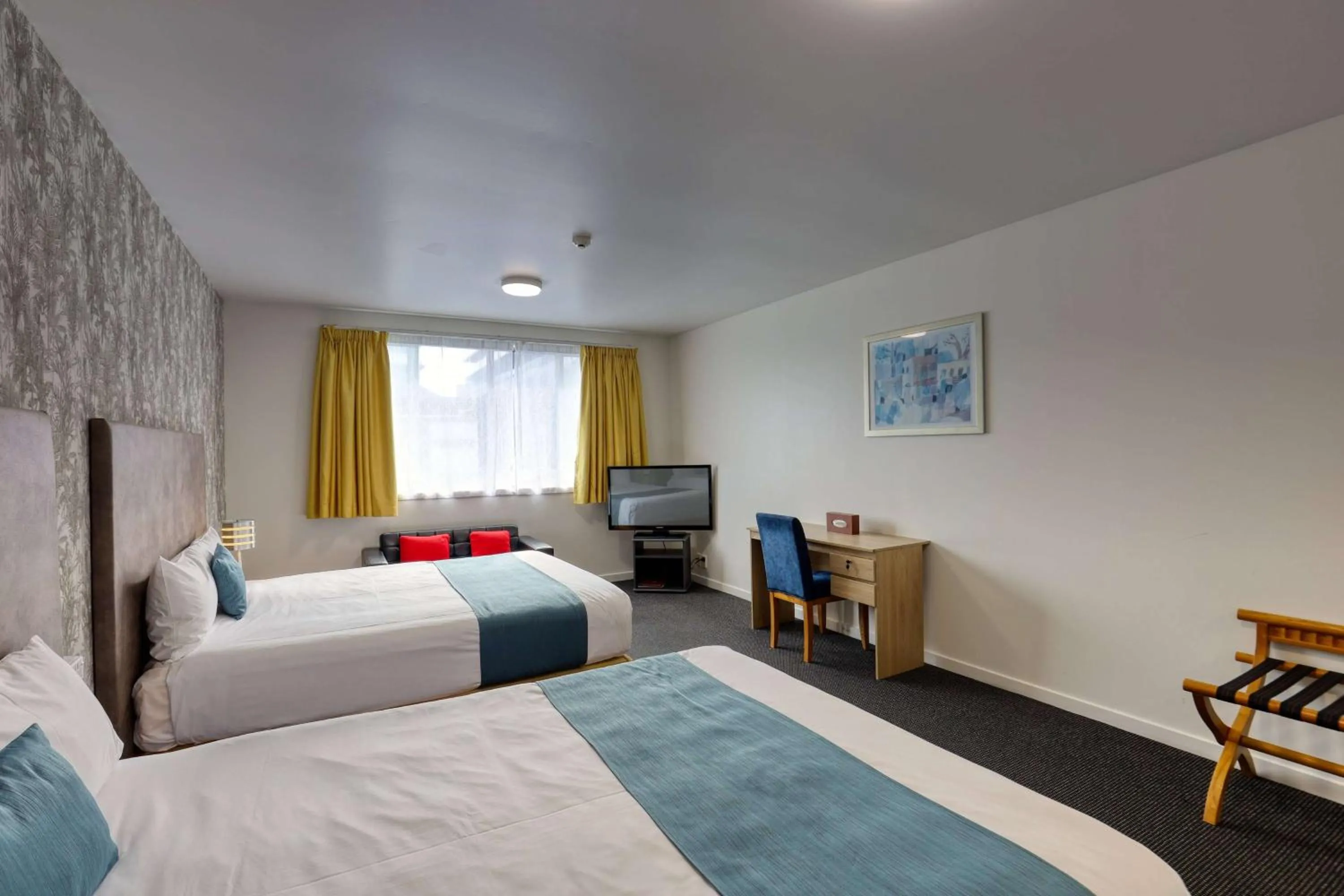 Photo of the whole room, Bed in Ramada by Wyndham, Hamilton City Center