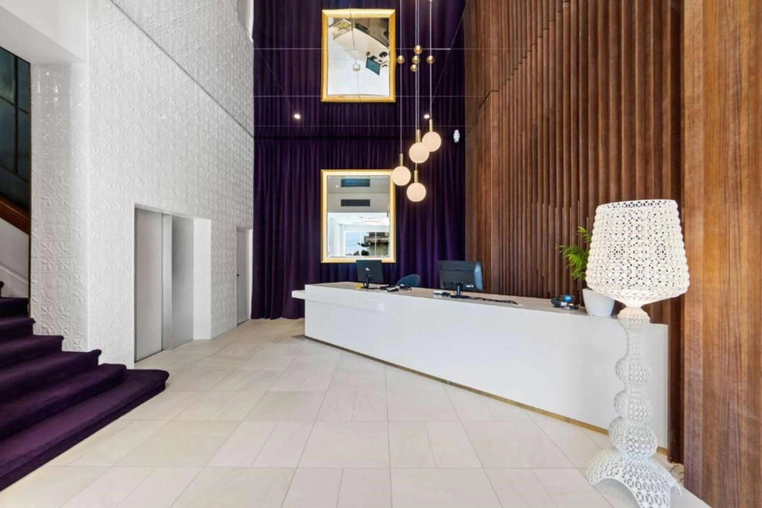 Lobby or reception in Ramada by Wyndham, Hamilton City Center