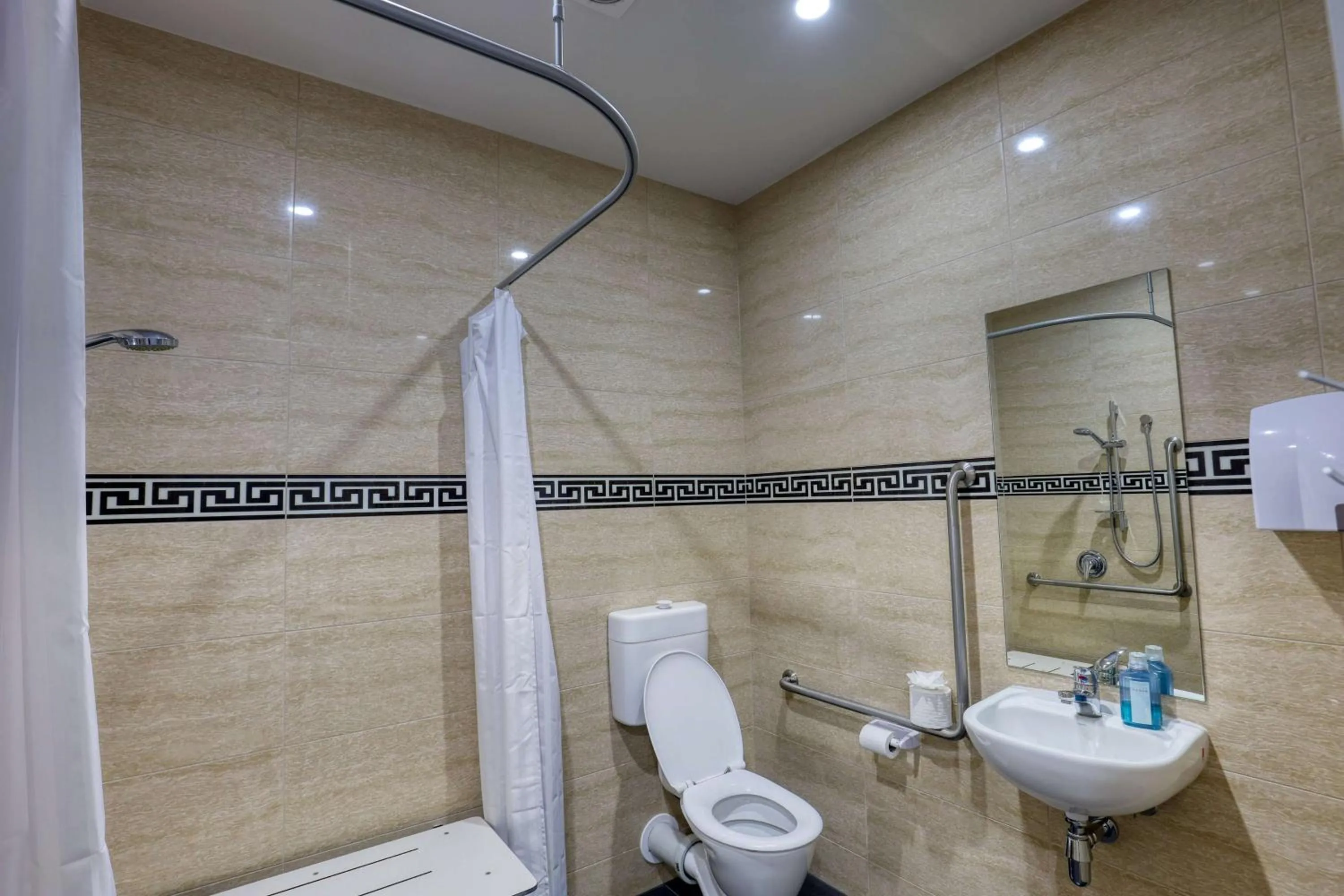 Shower in Ramada by Wyndham, Hamilton City Center