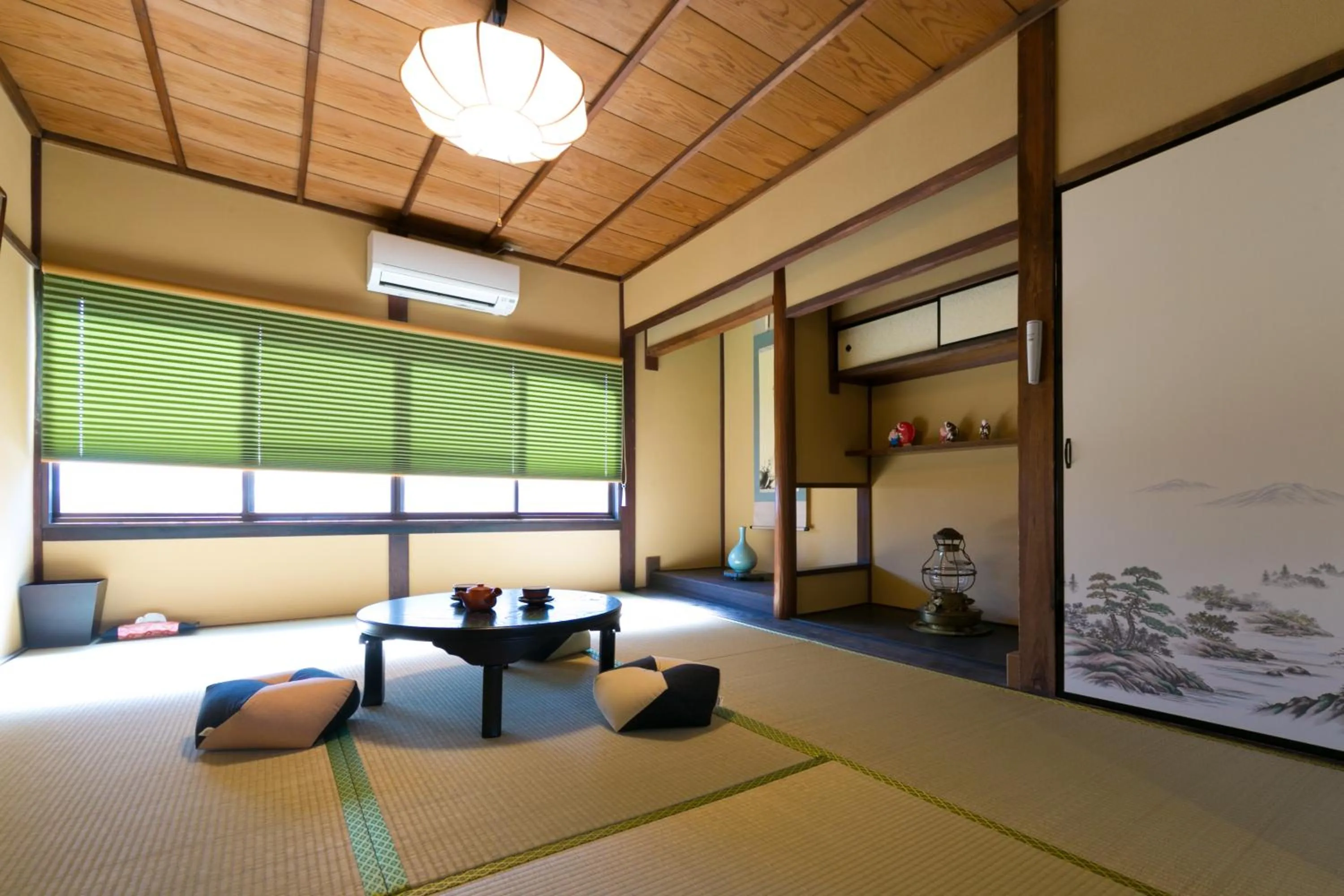 Seating area in Kyotoya Tsukinoyu Kukai