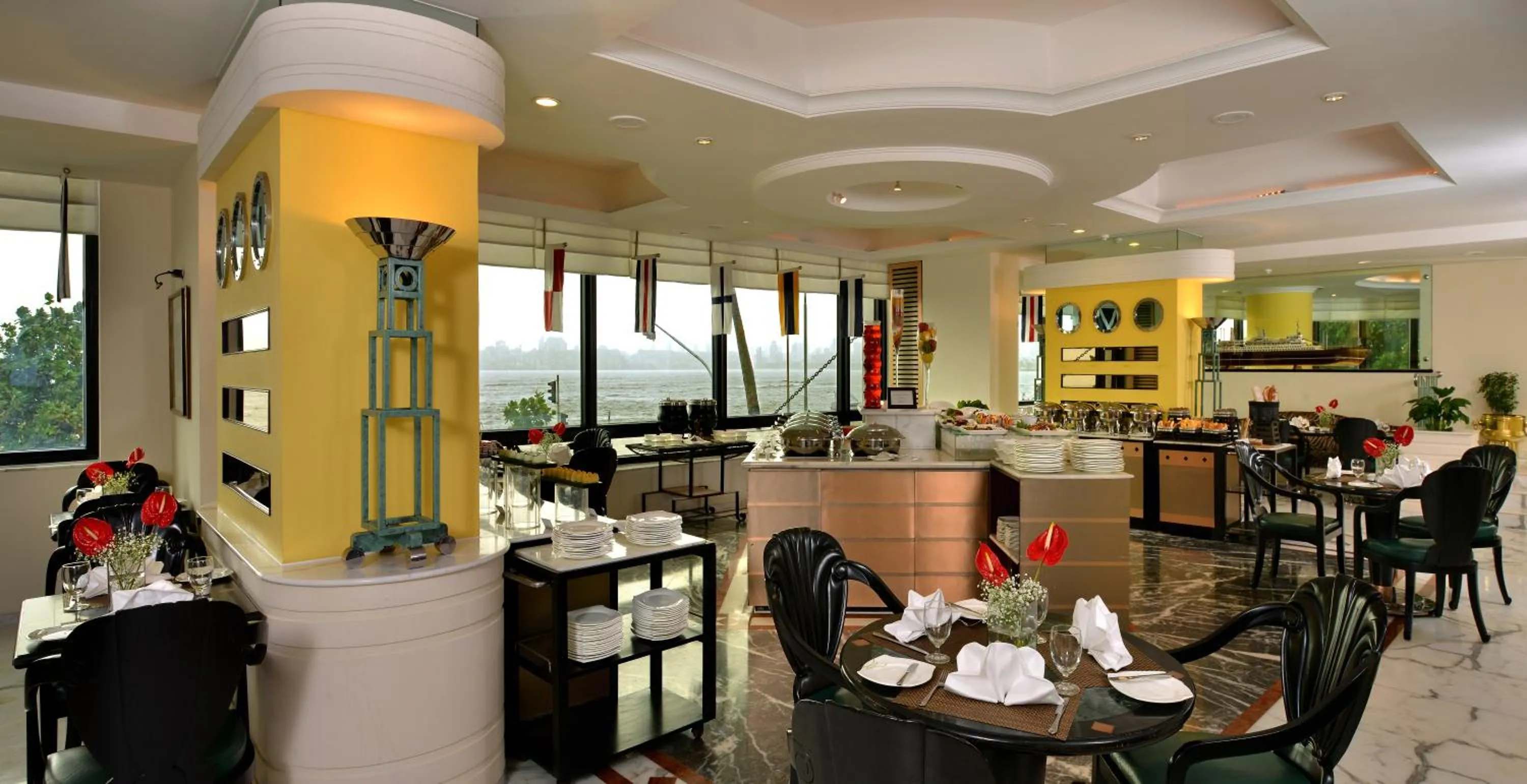 Meals in Hotel Marine Plaza