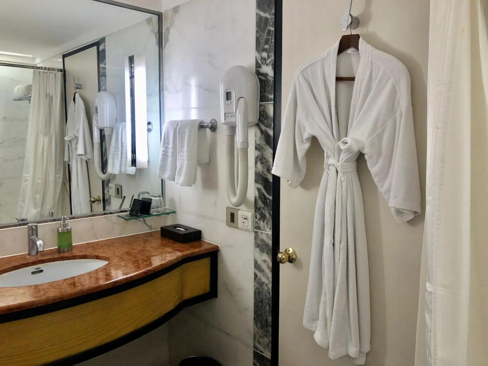 Bathroom in Hotel Marine Plaza