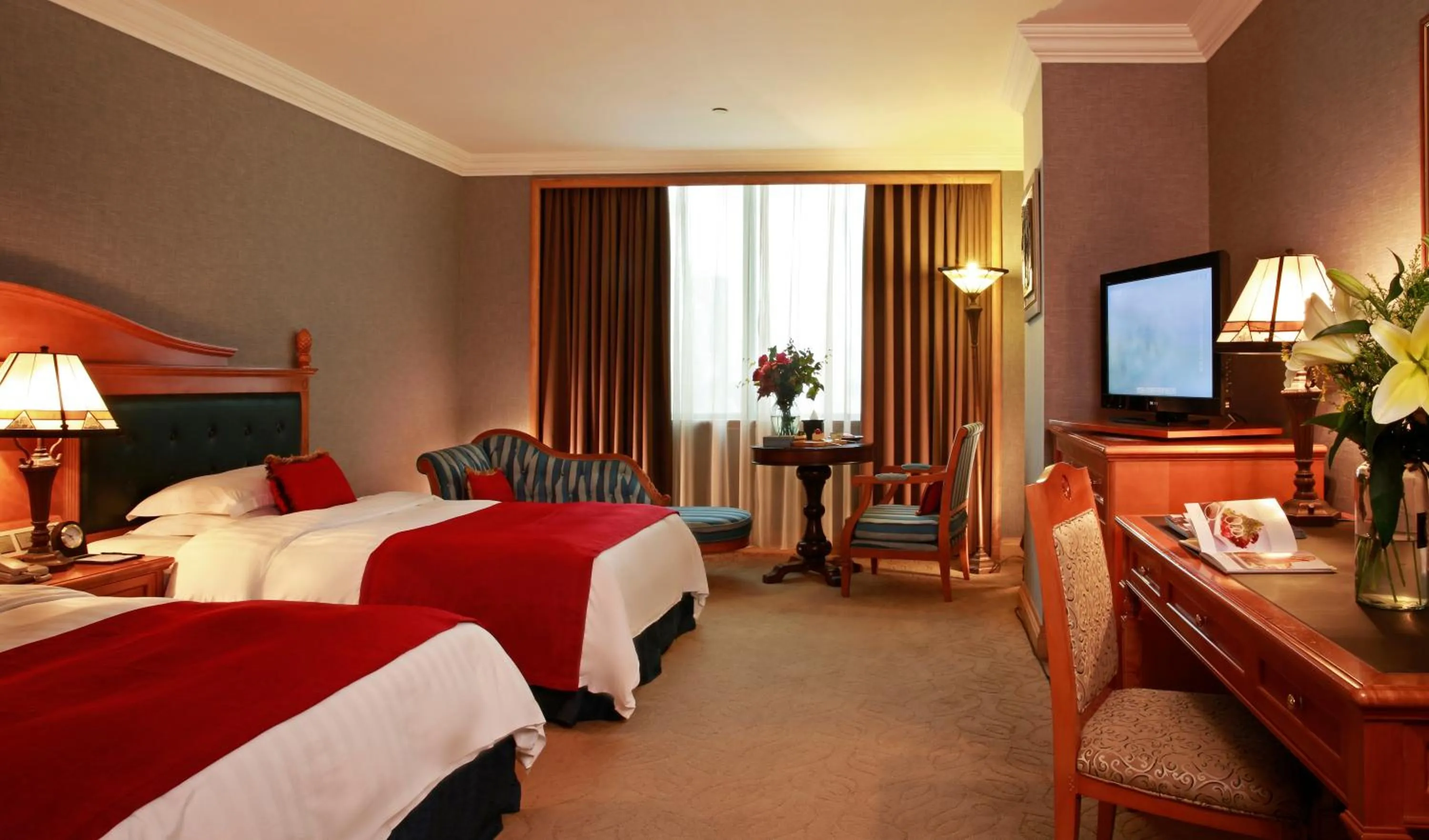 Photo of the whole room, Bed in Grand Noble Hotel Dongguan