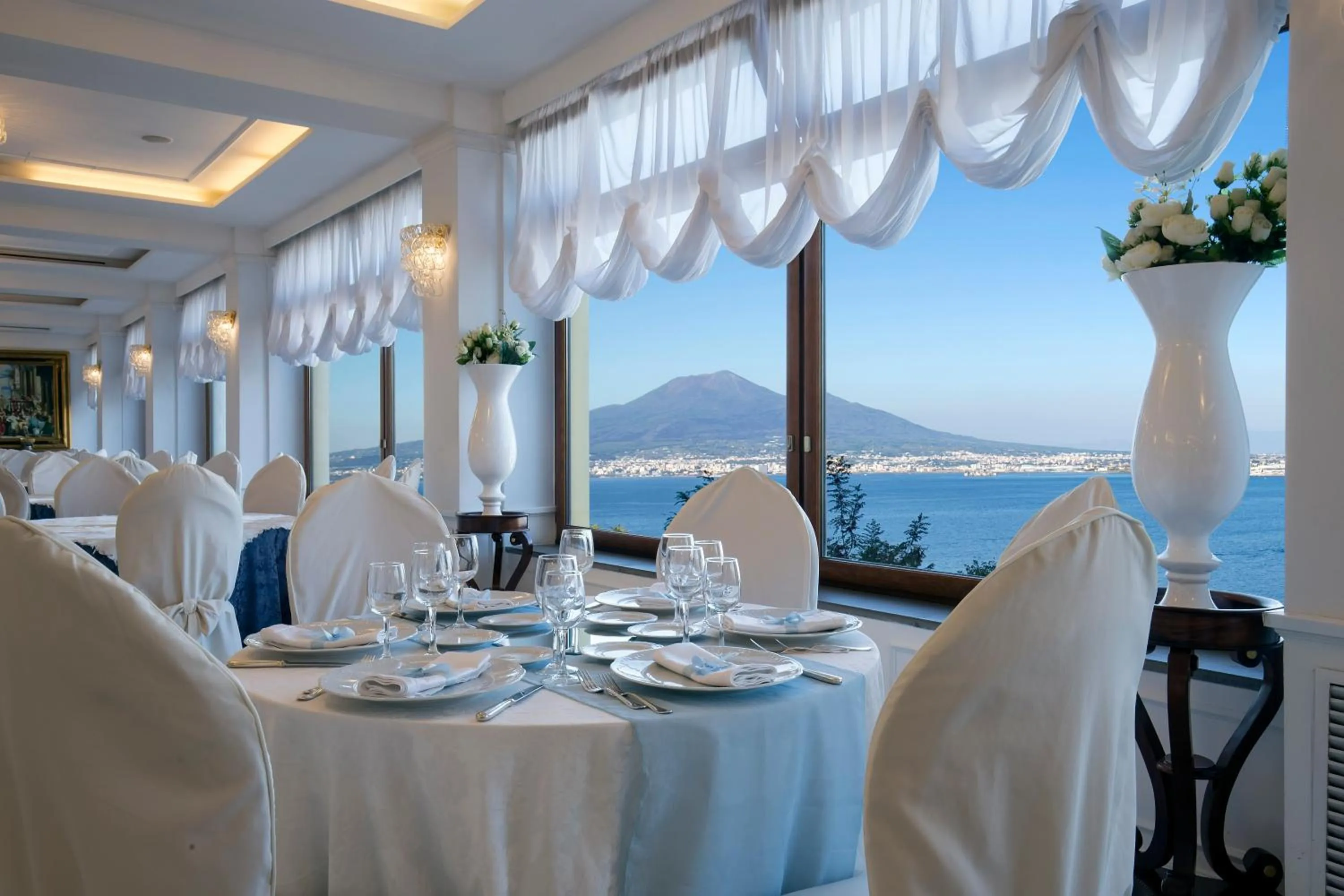 Restaurant/places to eat in La Panoramica Hotel
