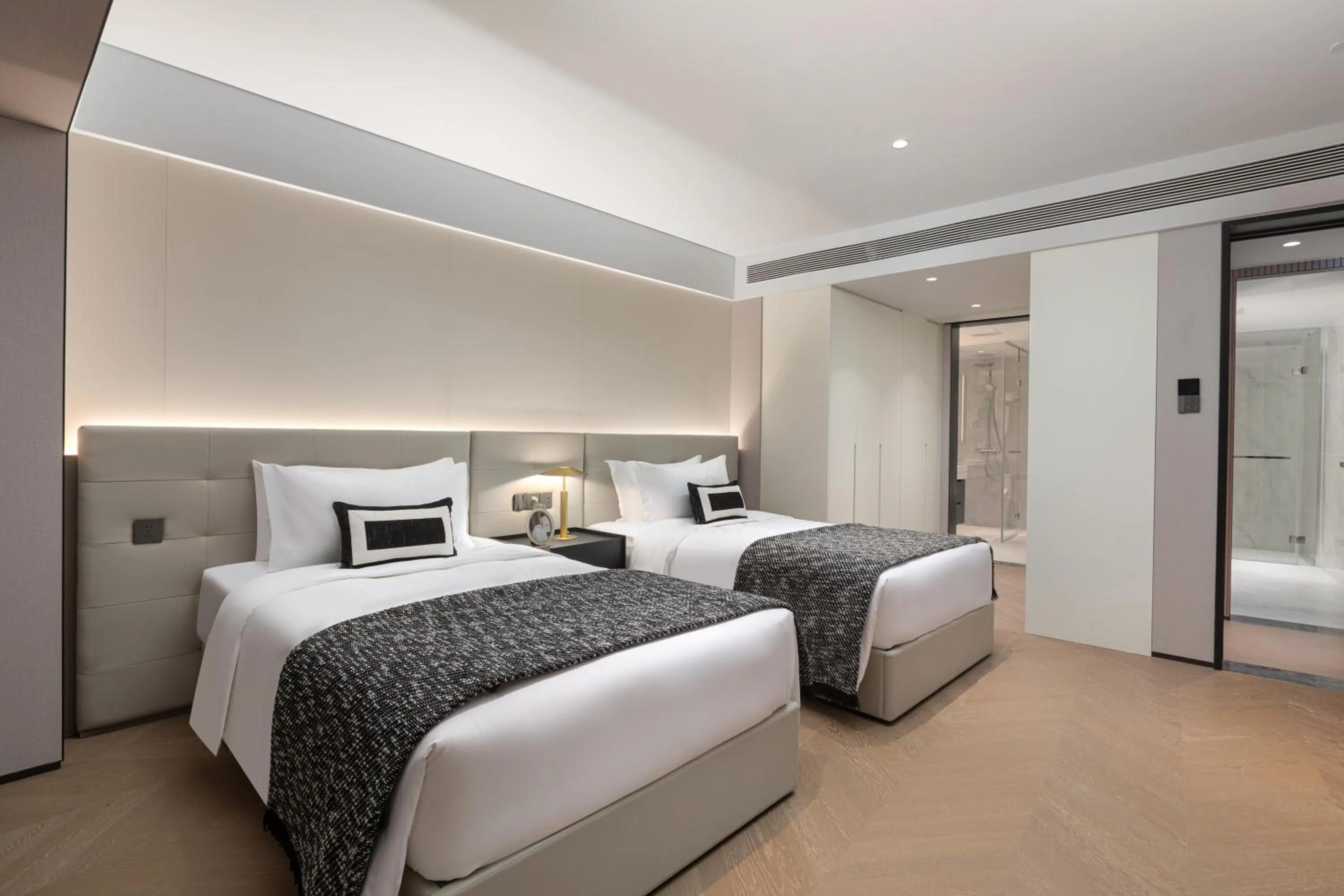 Photo of the whole room, Bed in CM+ Service Apartment Shenzhen Taige