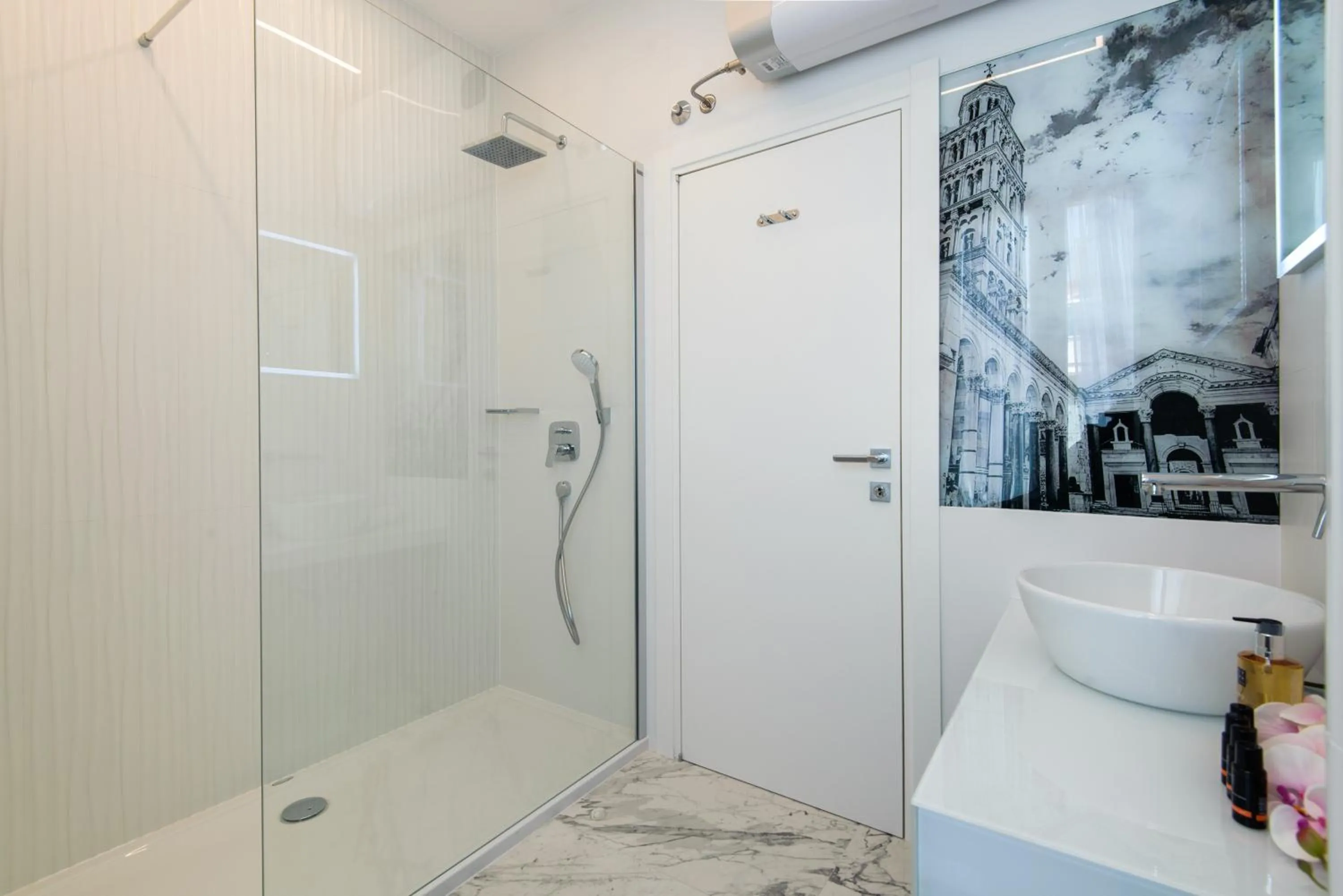 Shower in Dream Luxury Rooms