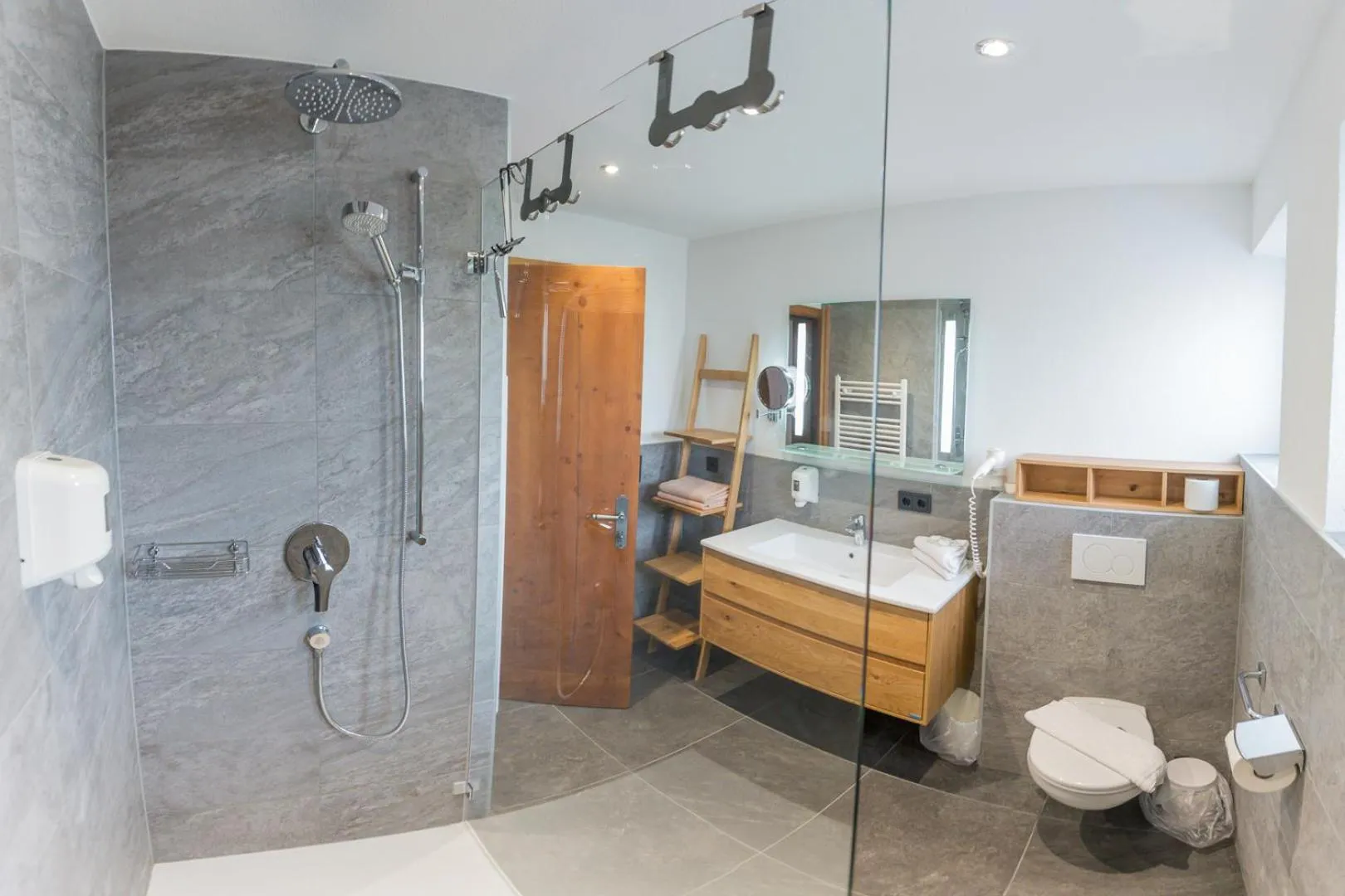 Bathroom in Appartement- und Wellnesshotel Charlotte - 3 Sterne Superior