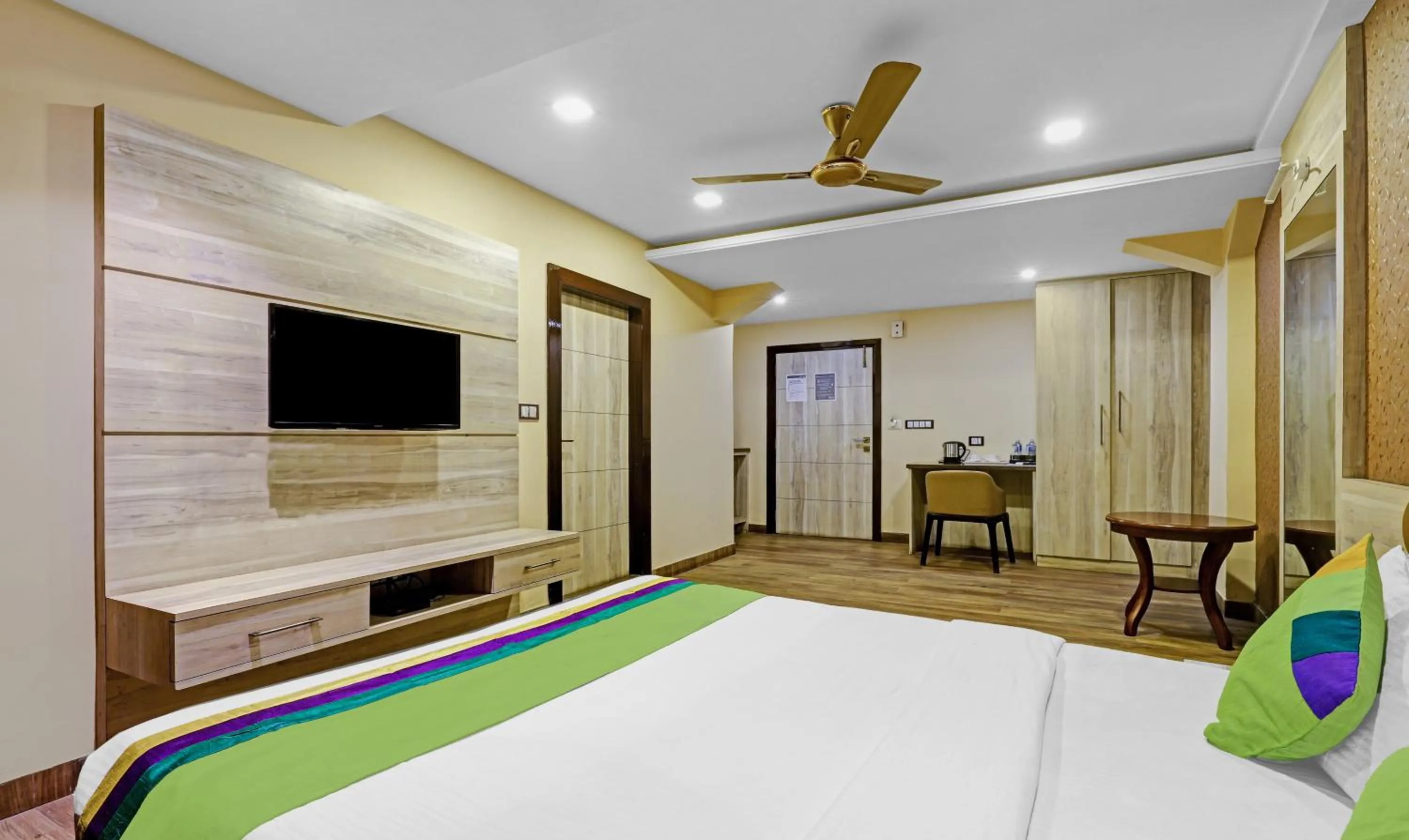 Bedroom, Bed in Treebo Apollo