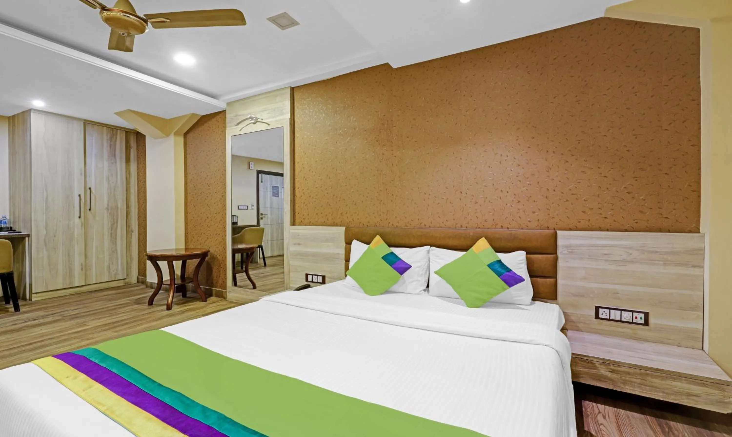 Bedroom, Bed in Treebo Apollo