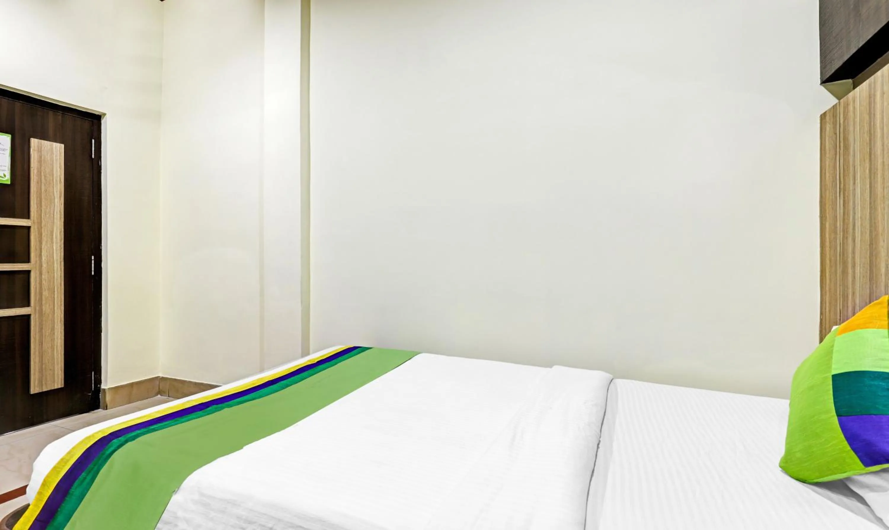 Bedroom, Bed in Treebo Apollo