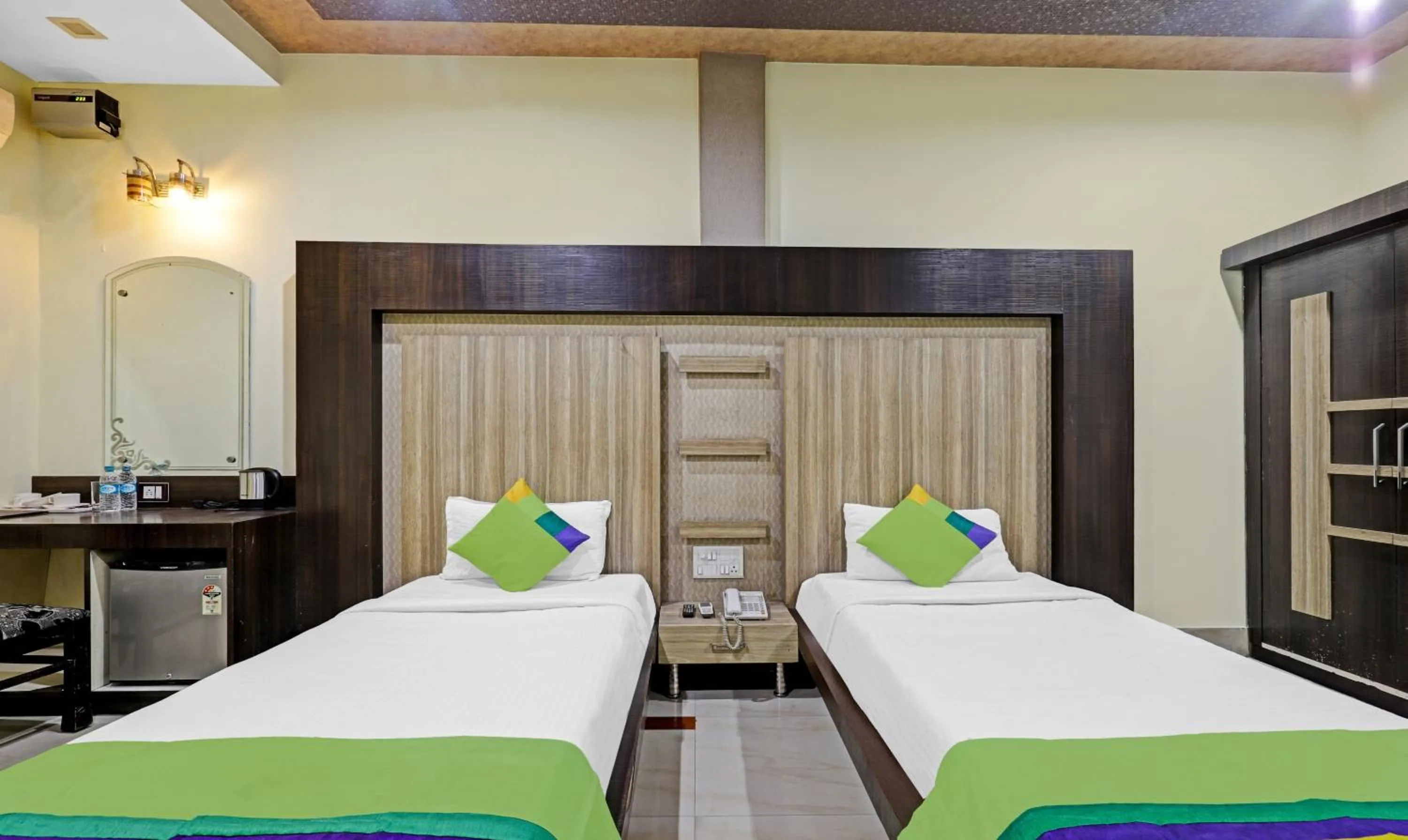 Bedroom, Bed in Treebo Apollo