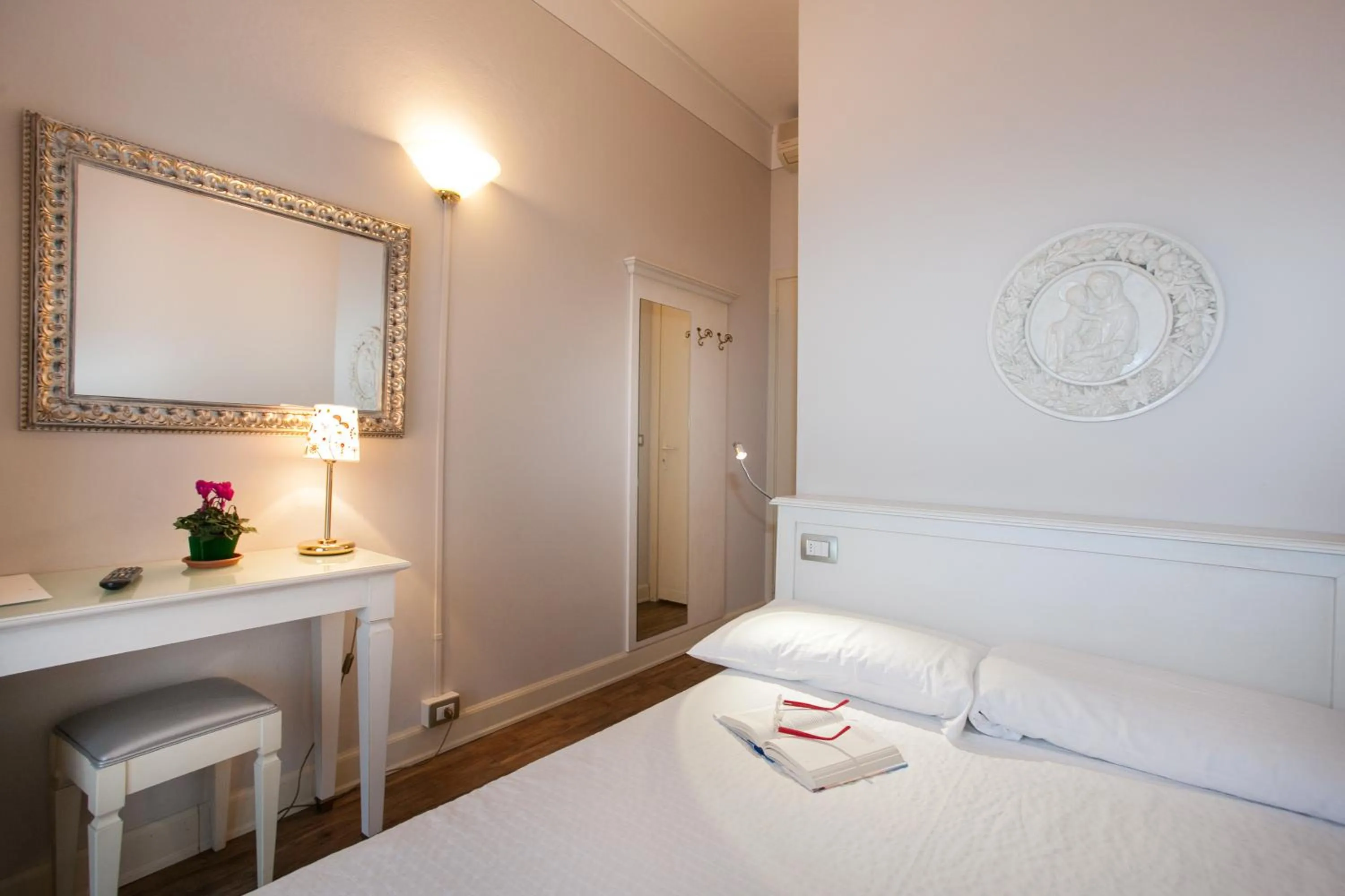 Photo of the whole room in Hotel Marconi