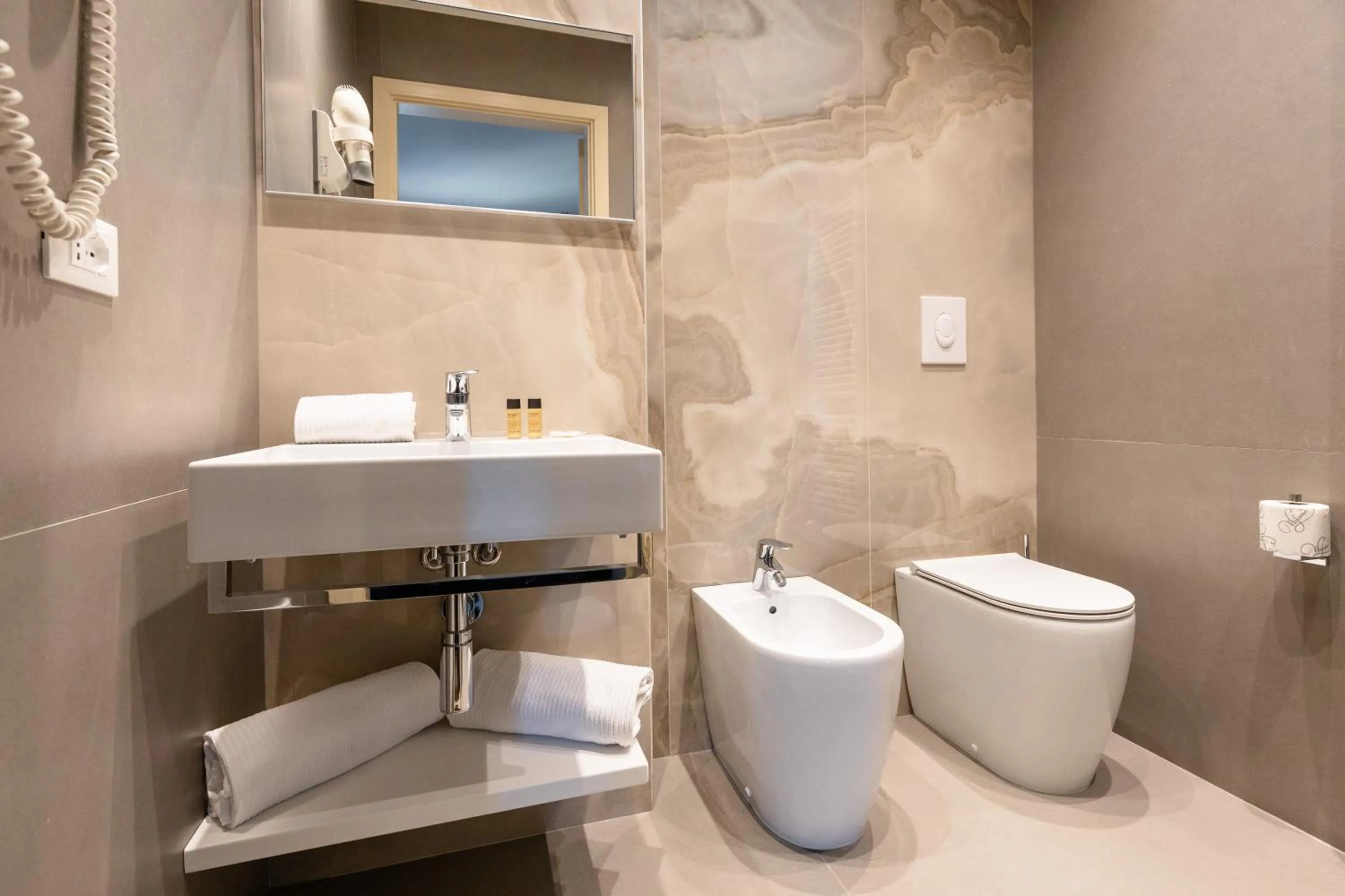 Bathroom in Hotel Marconi