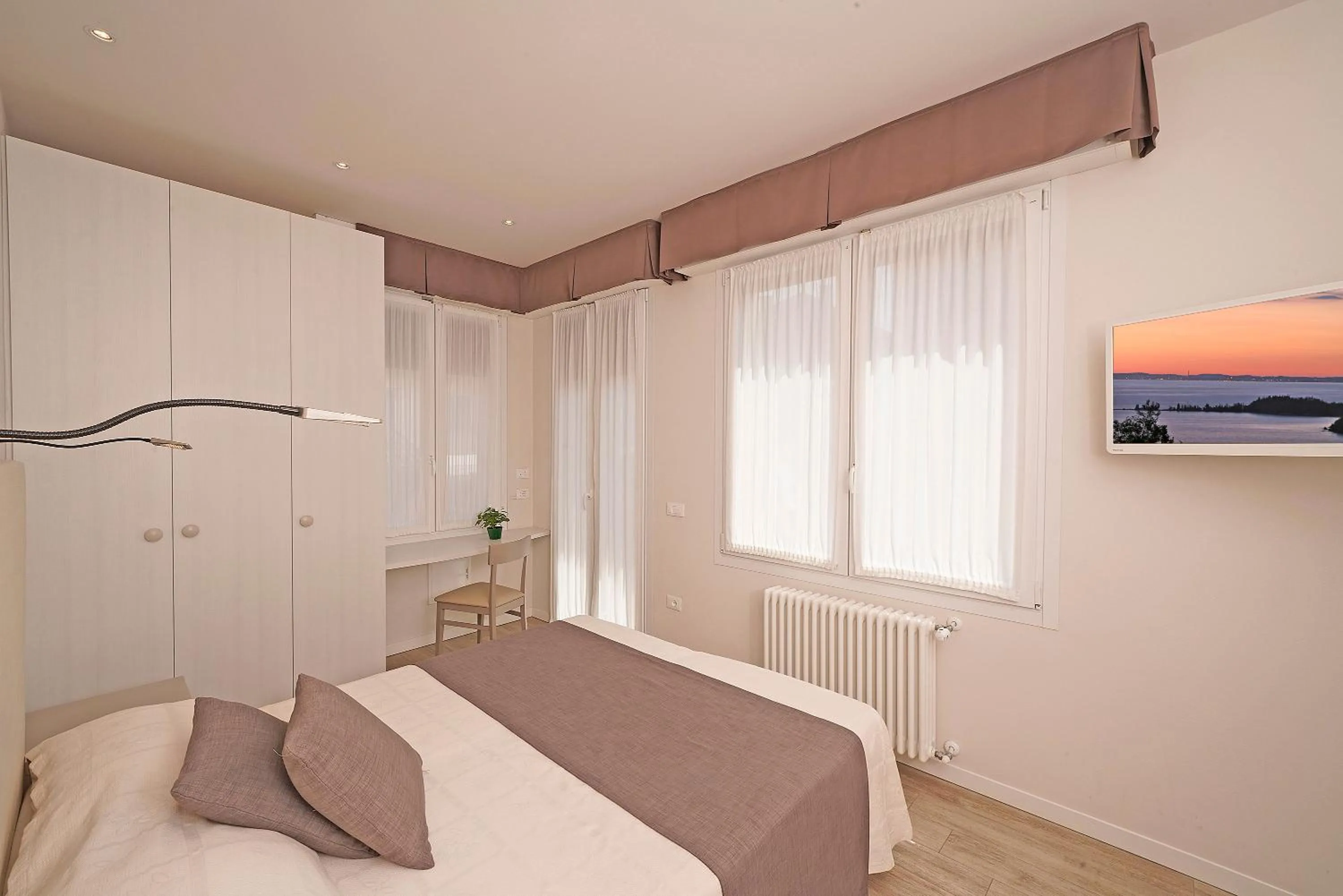 Photo of the whole room in Hotel Marconi