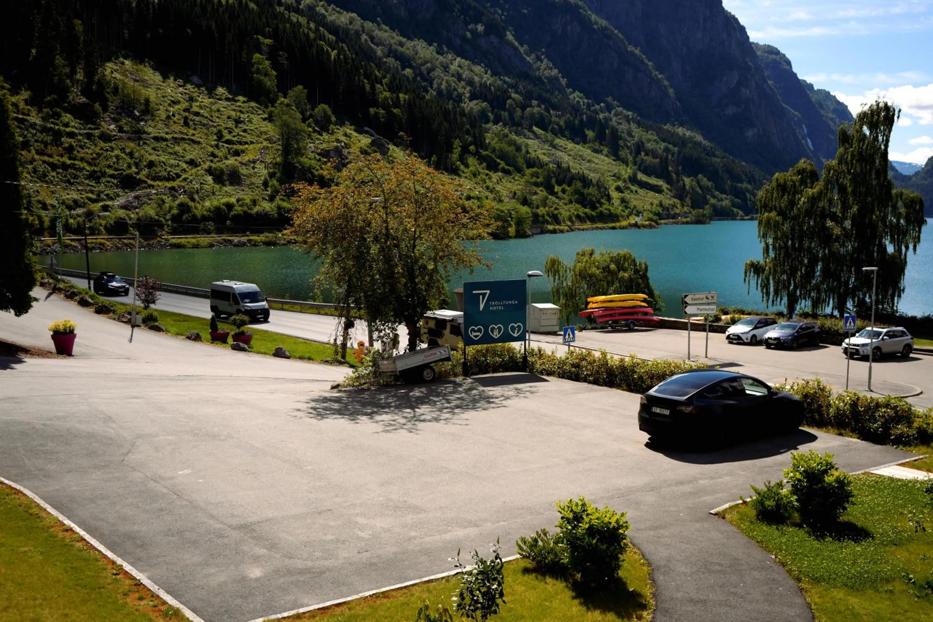 Spring in Trolltunga Hotel