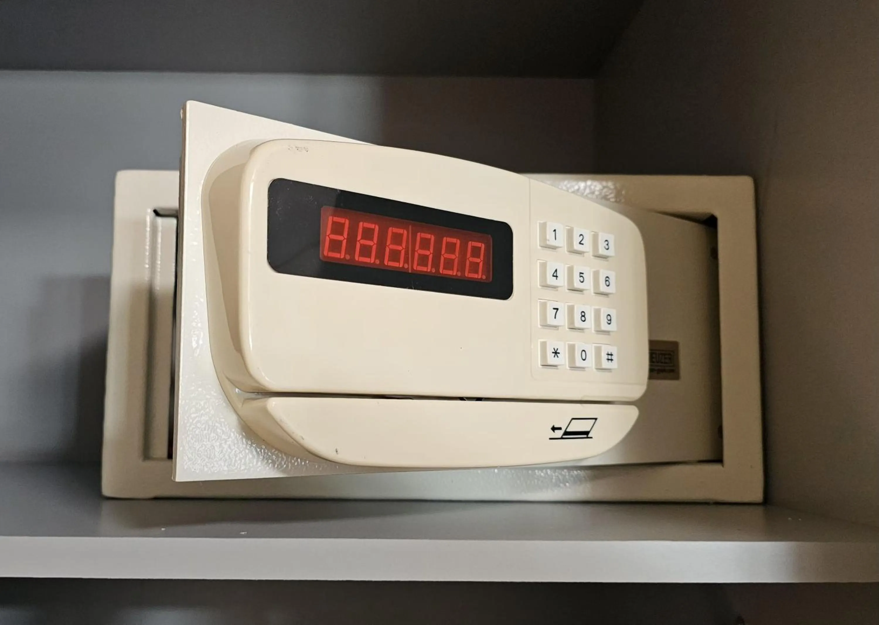 safe in Alpenlandhaus Menardi