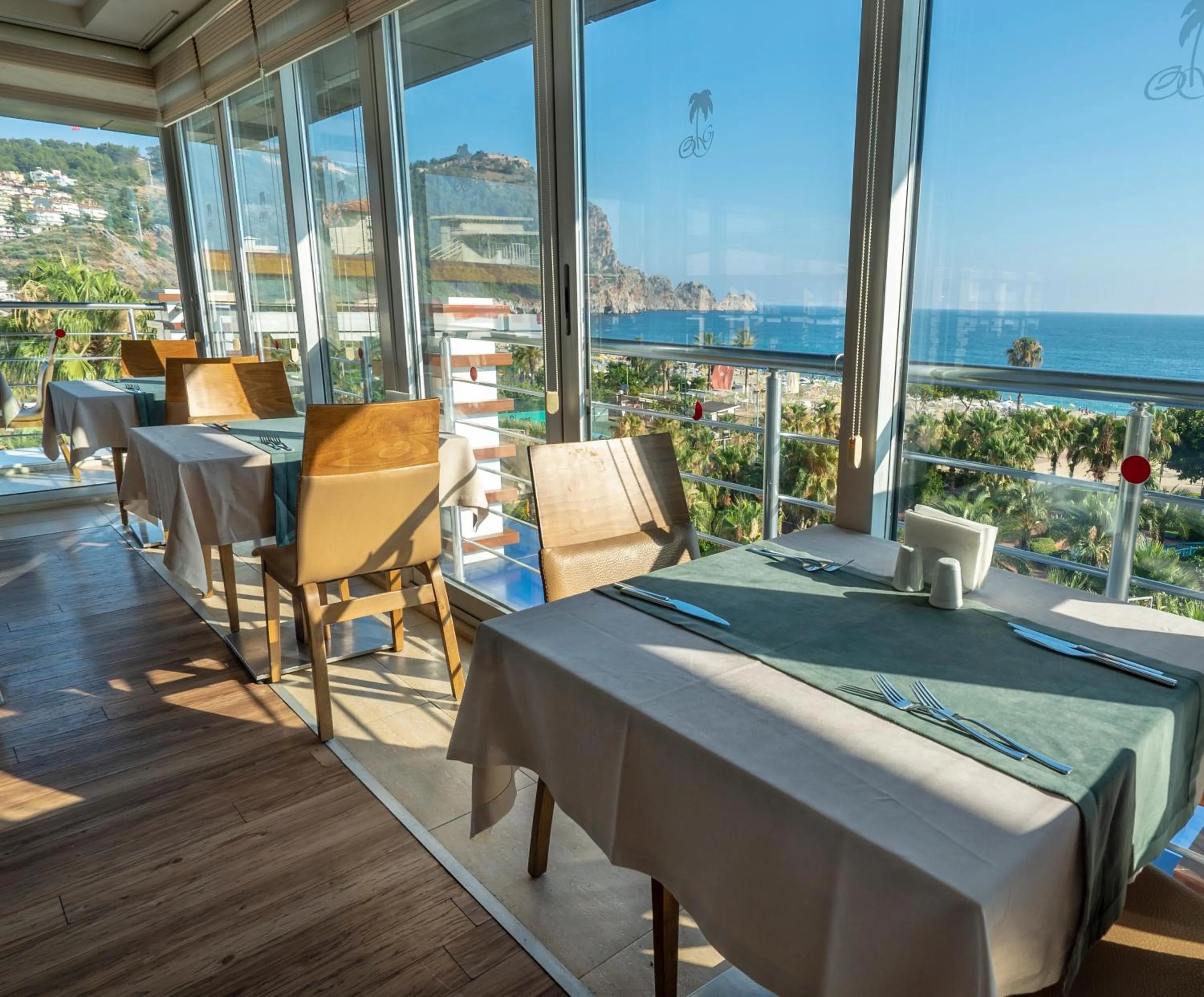 Restaurant/places to eat in Gardenia Hotel