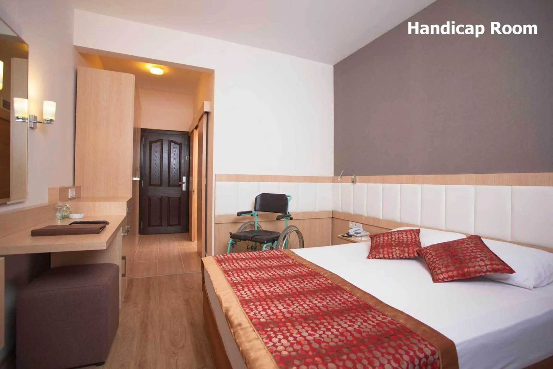 Bedroom, Bed in Gardenia Hotel