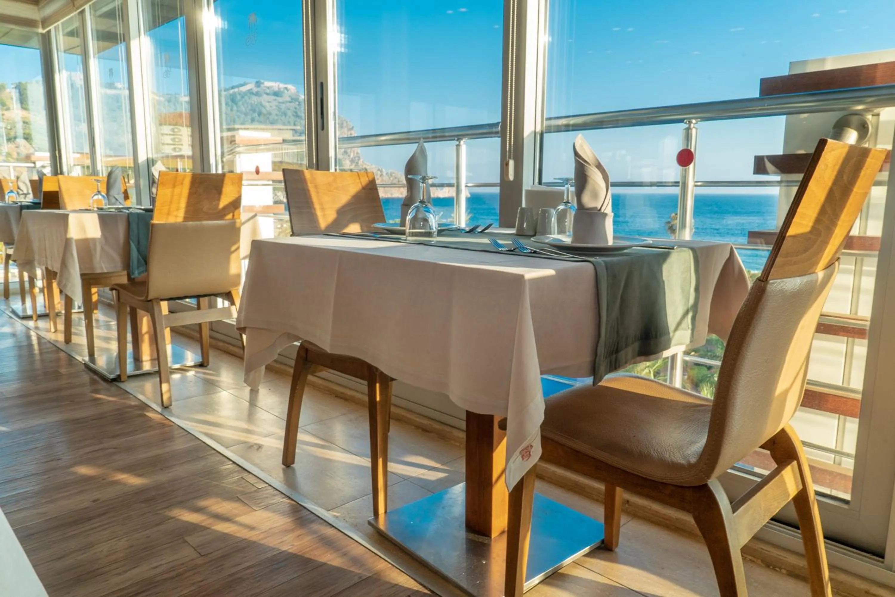 Restaurant/places to eat in Gardenia Hotel