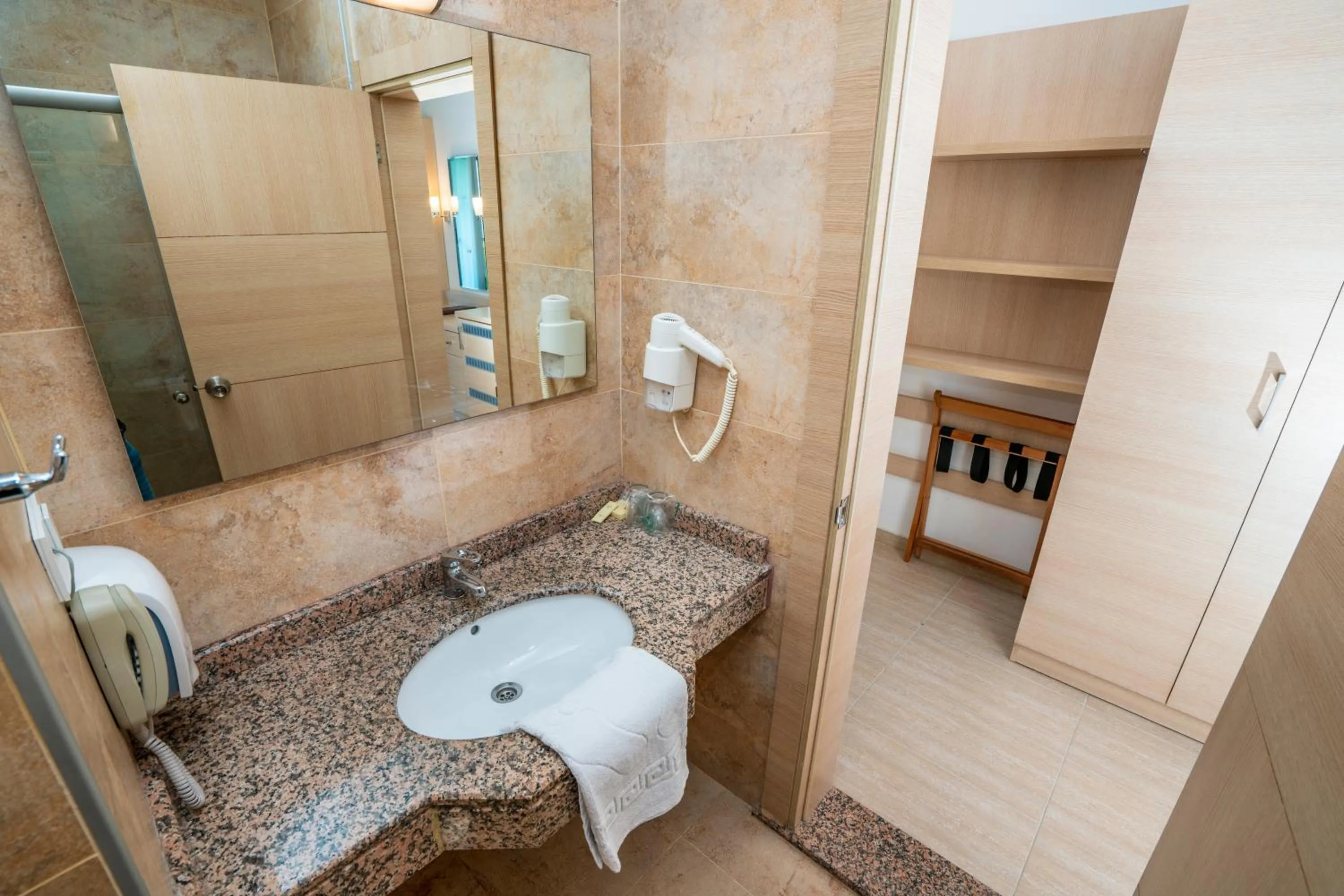 Shower in Gardenia Hotel