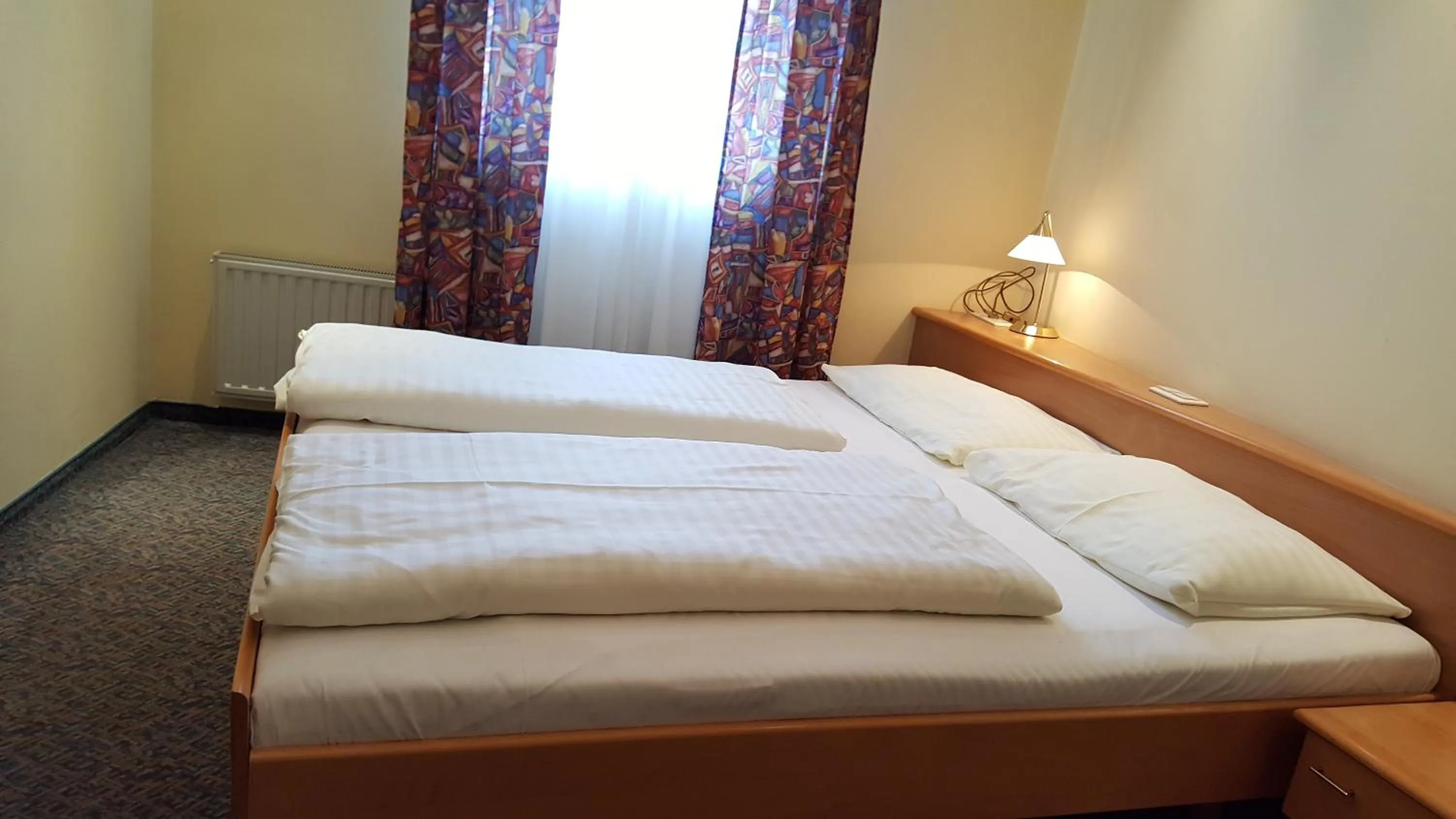 Photo of the whole room, Bed in CenterCourt Hotel