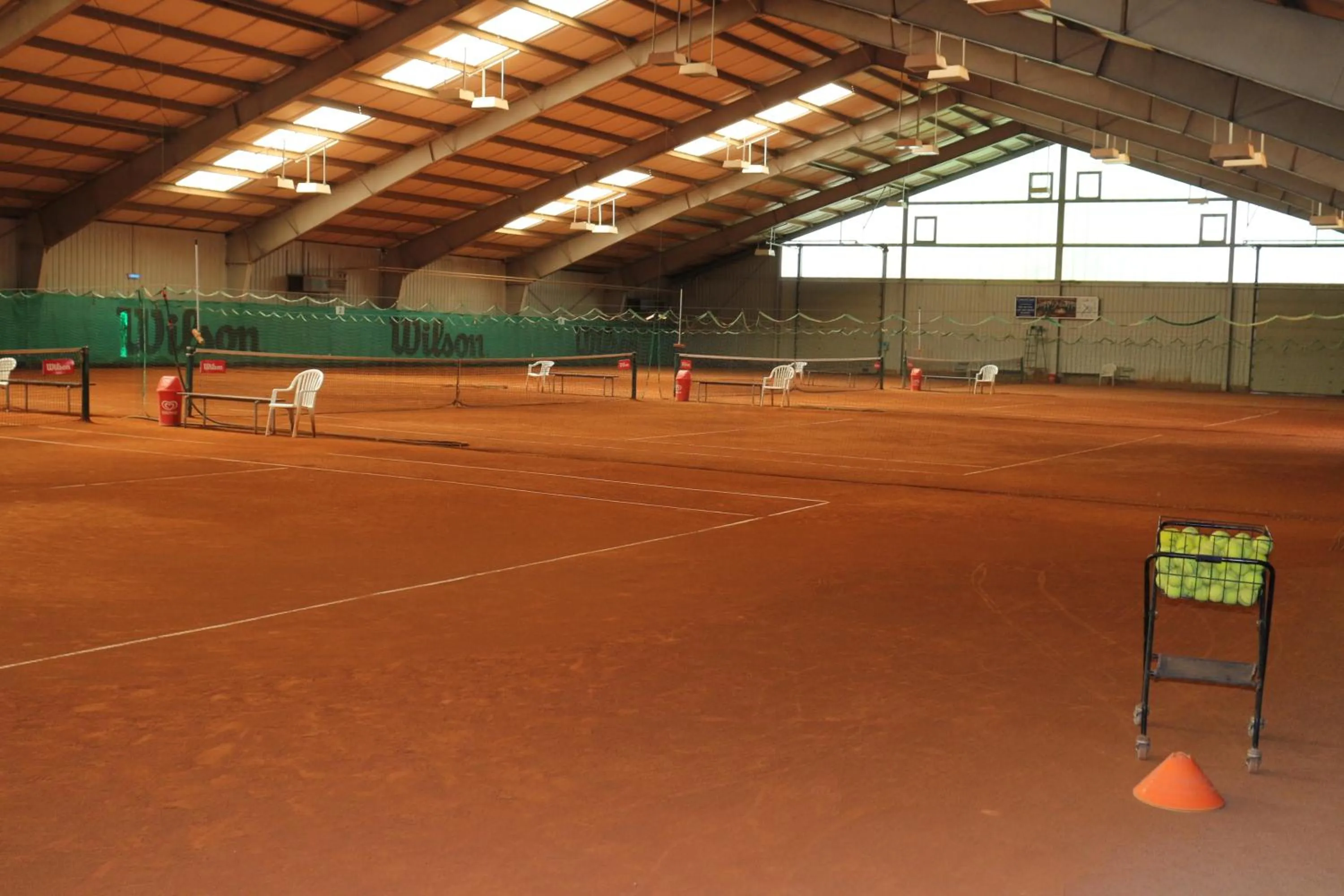 Tennis court in CenterCourt Hotel